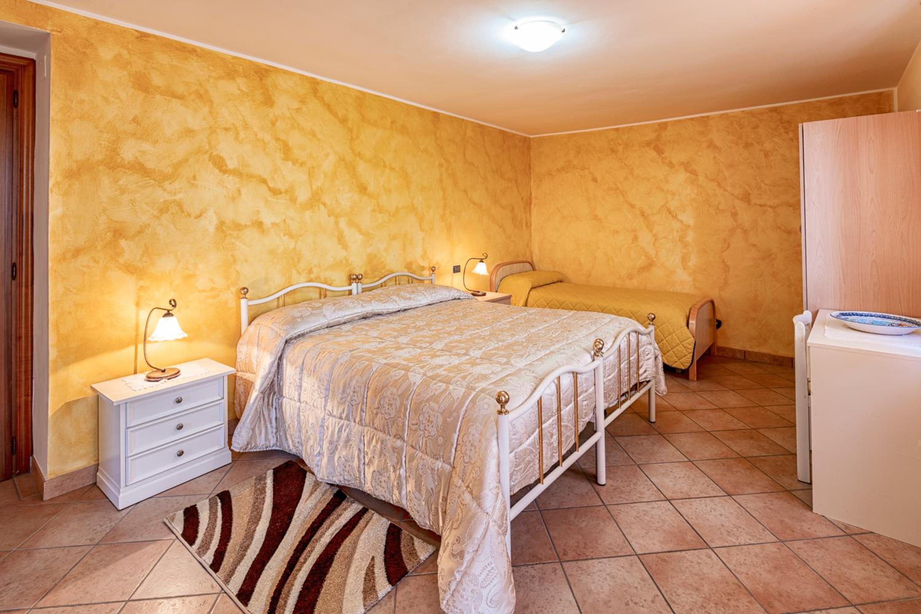 Double Room - Photo 3