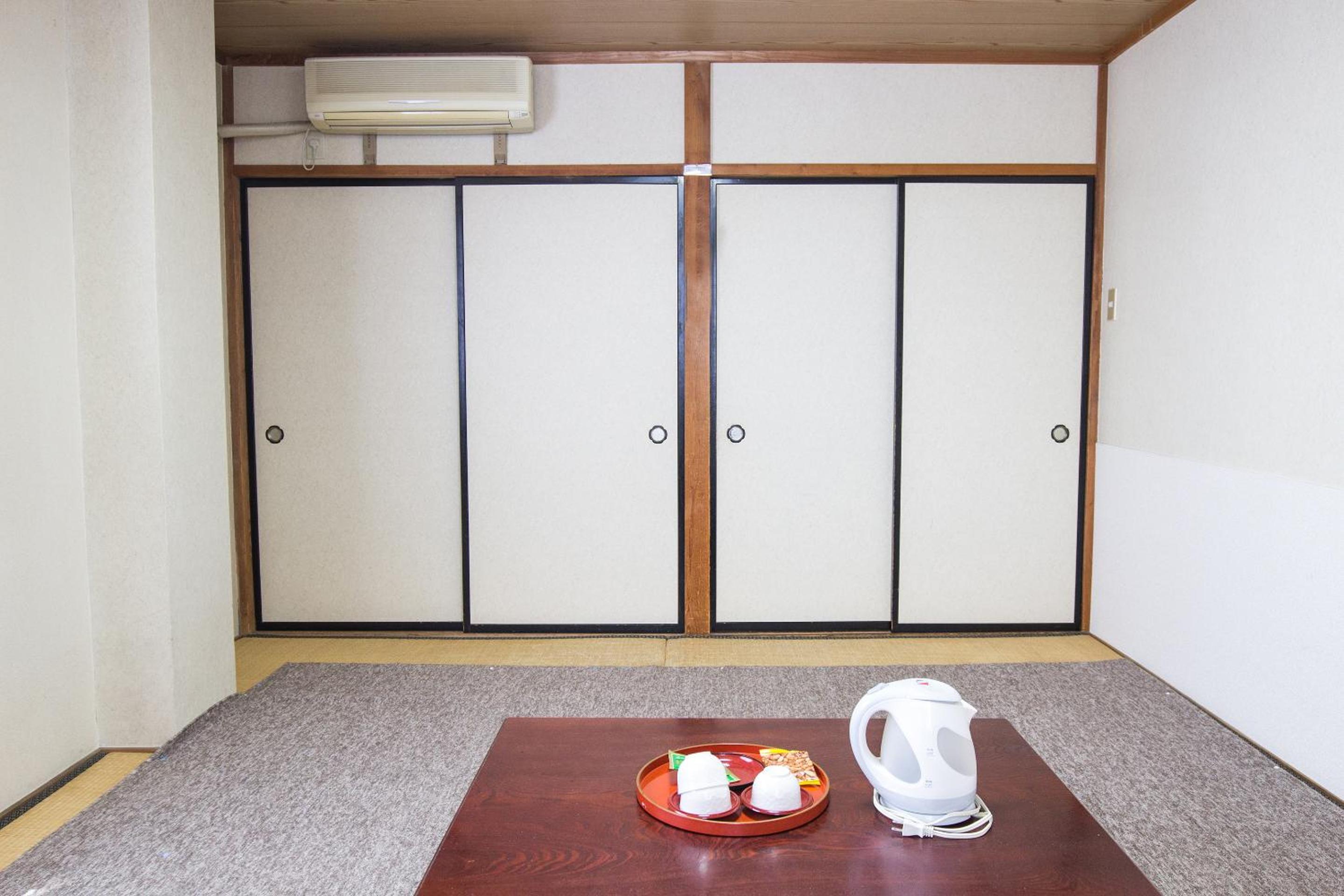 Japanese-Style Quadruple Room - Smoking photo 1