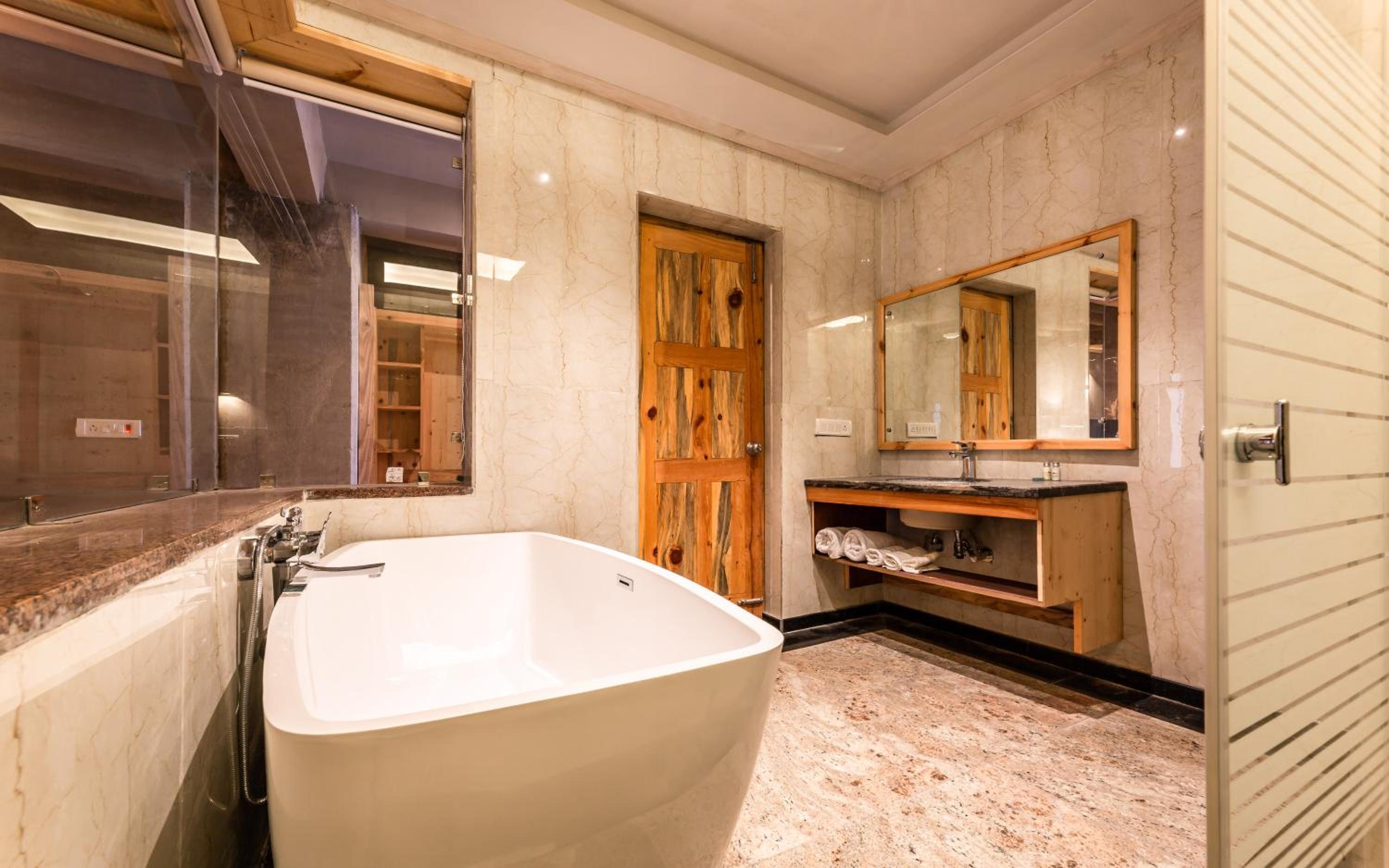 Deluxe King Room photo 3