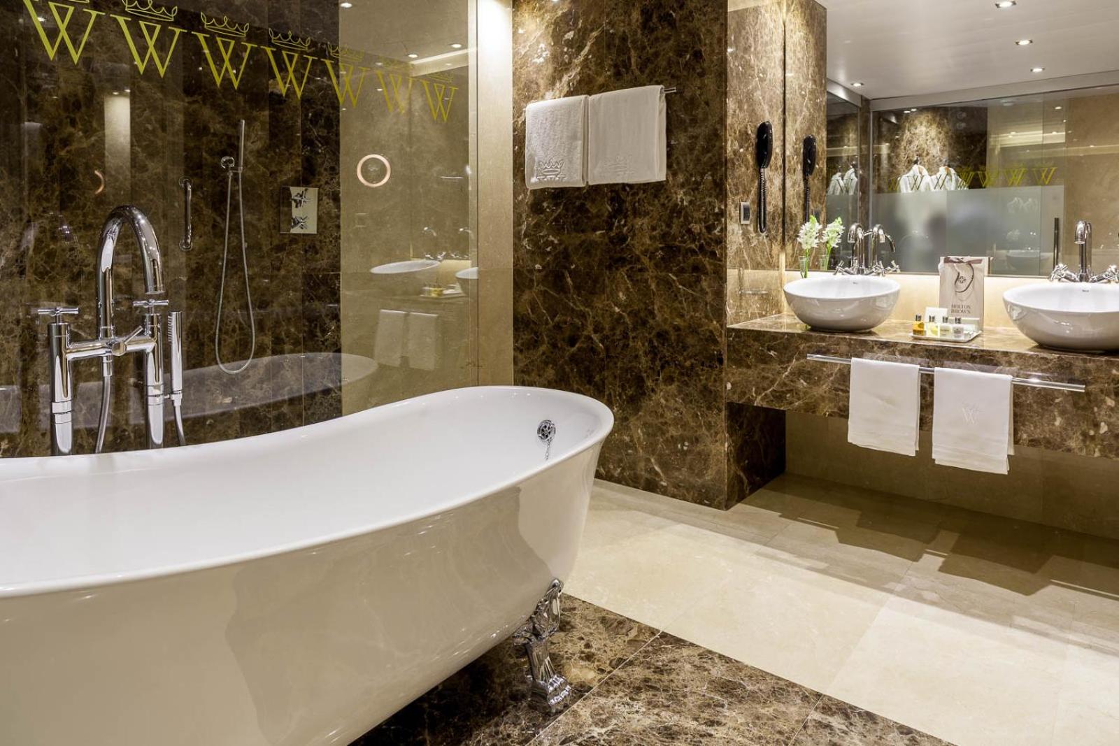 Luxury Suite - The Wellington Club - Photo 9
