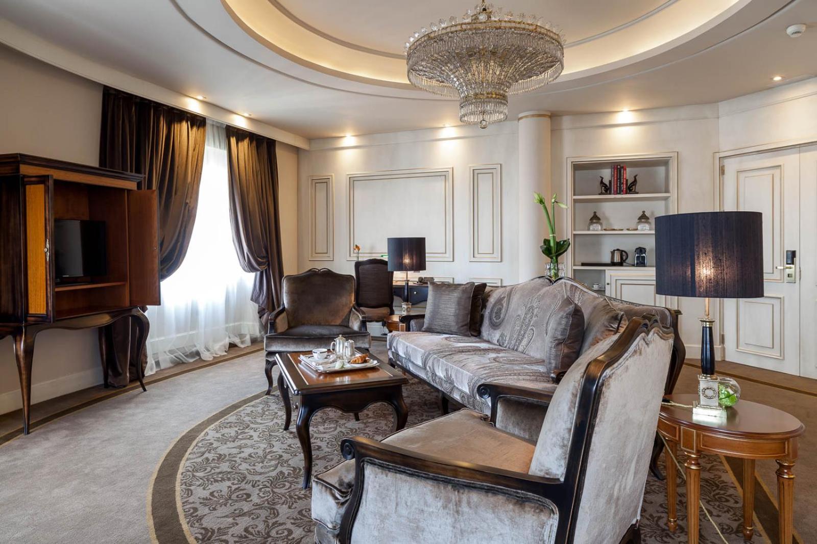 Luxury Suite - The Wellington Club - Photo 11