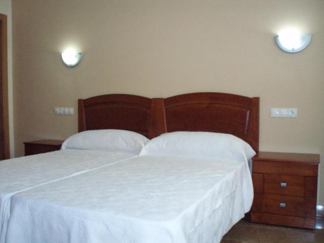 Twin Room with Private Bathroom - Photo 1