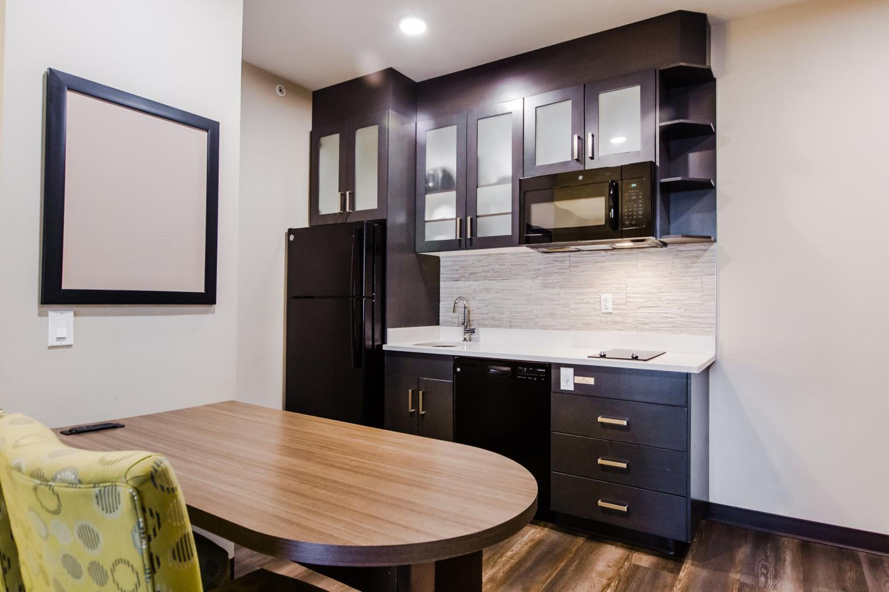 One-Bedroom King Suite thumbnail 6
