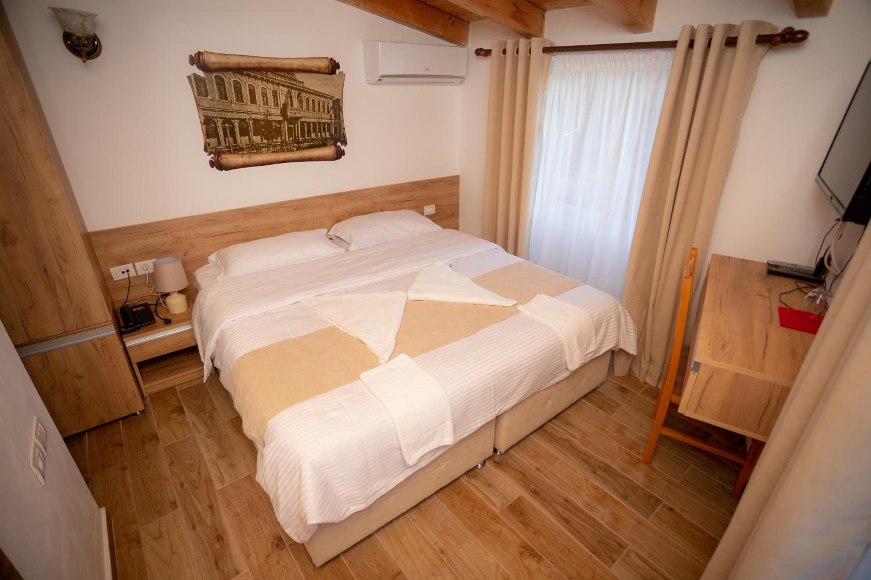 Deluxe Double or Twin Room with Lake View