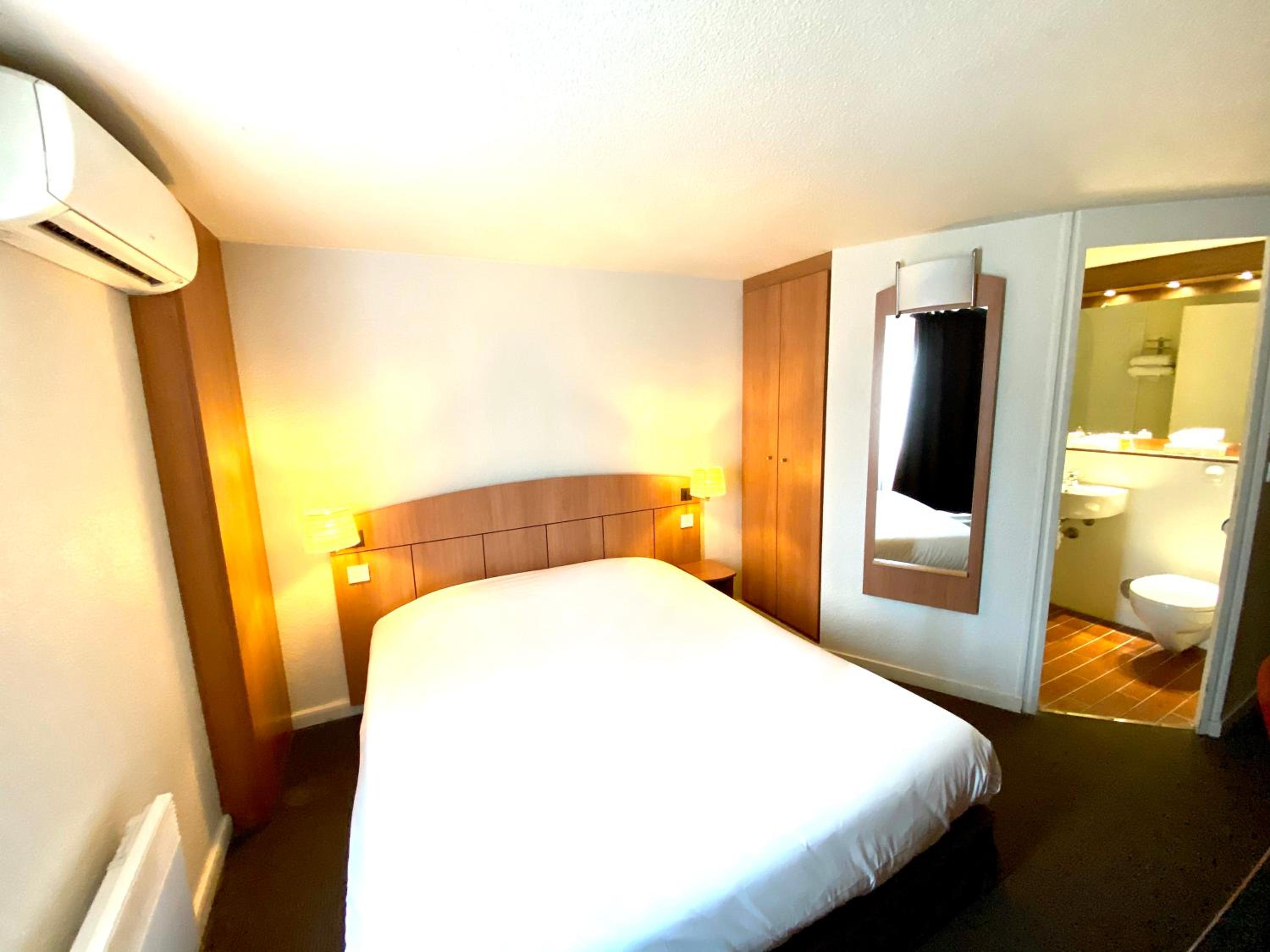 Double Room - Photo 15