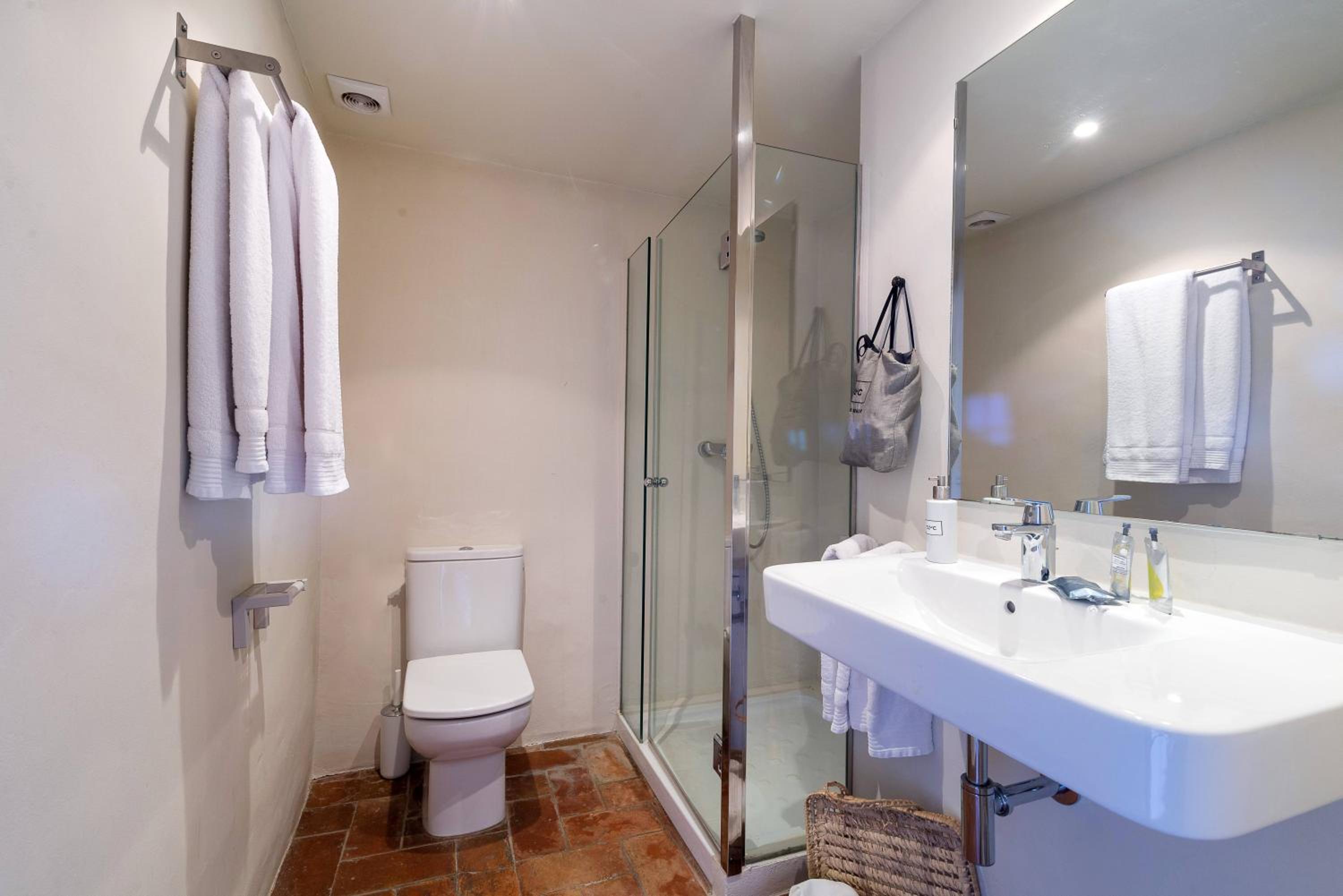 Double or Twin Room - First or Ground Floor - Photo 21