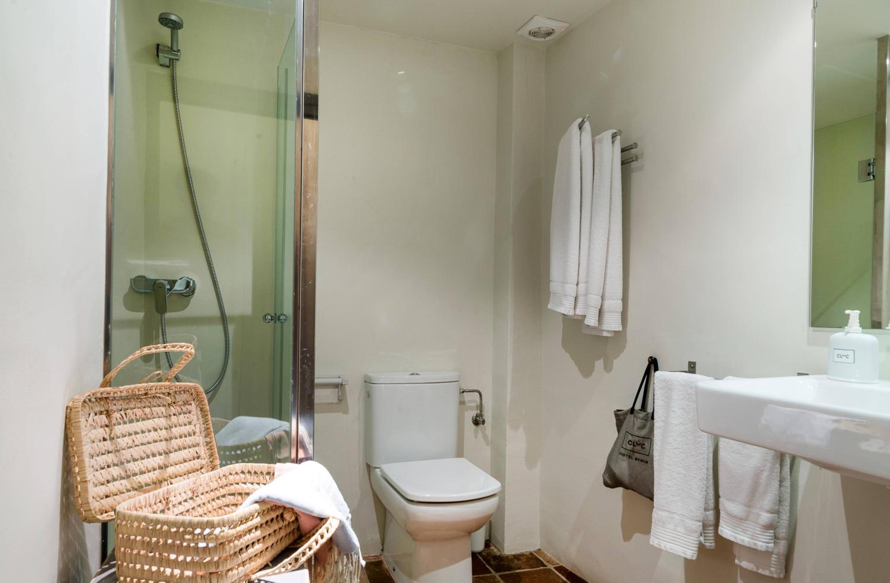 Double or Twin Room - First or Ground Floor - Photo 9