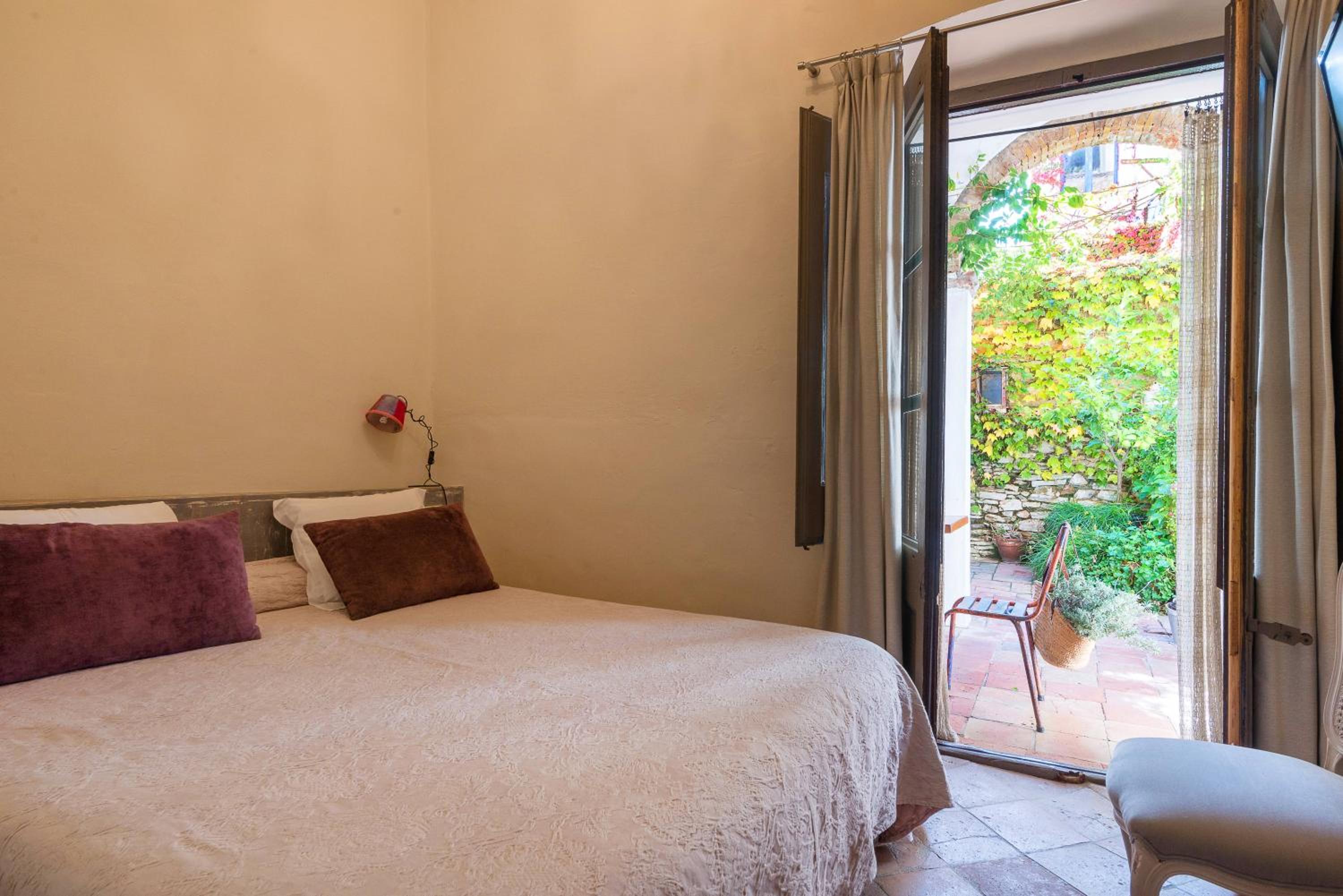 Double or Twin Room - First or Ground Floor - Photo 12