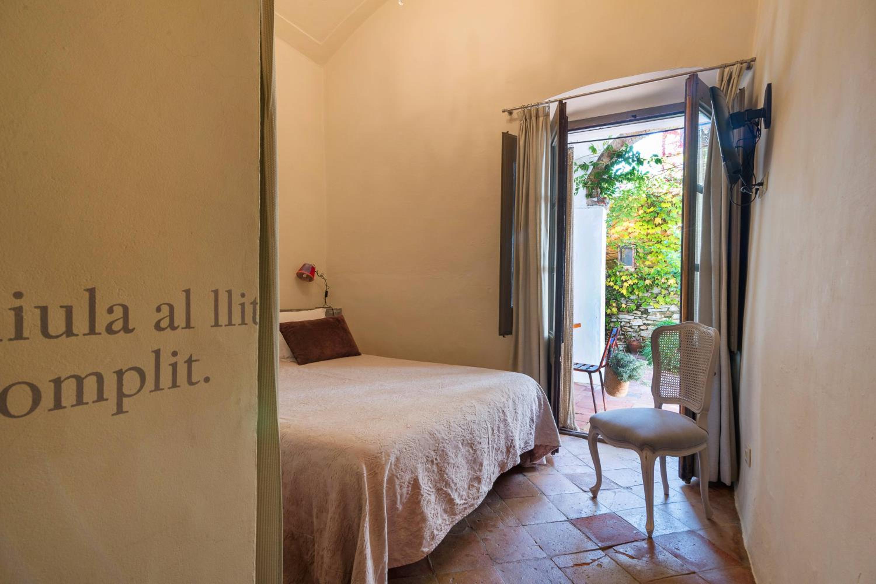 Double or Twin Room - First or Ground Floor - Photo 13