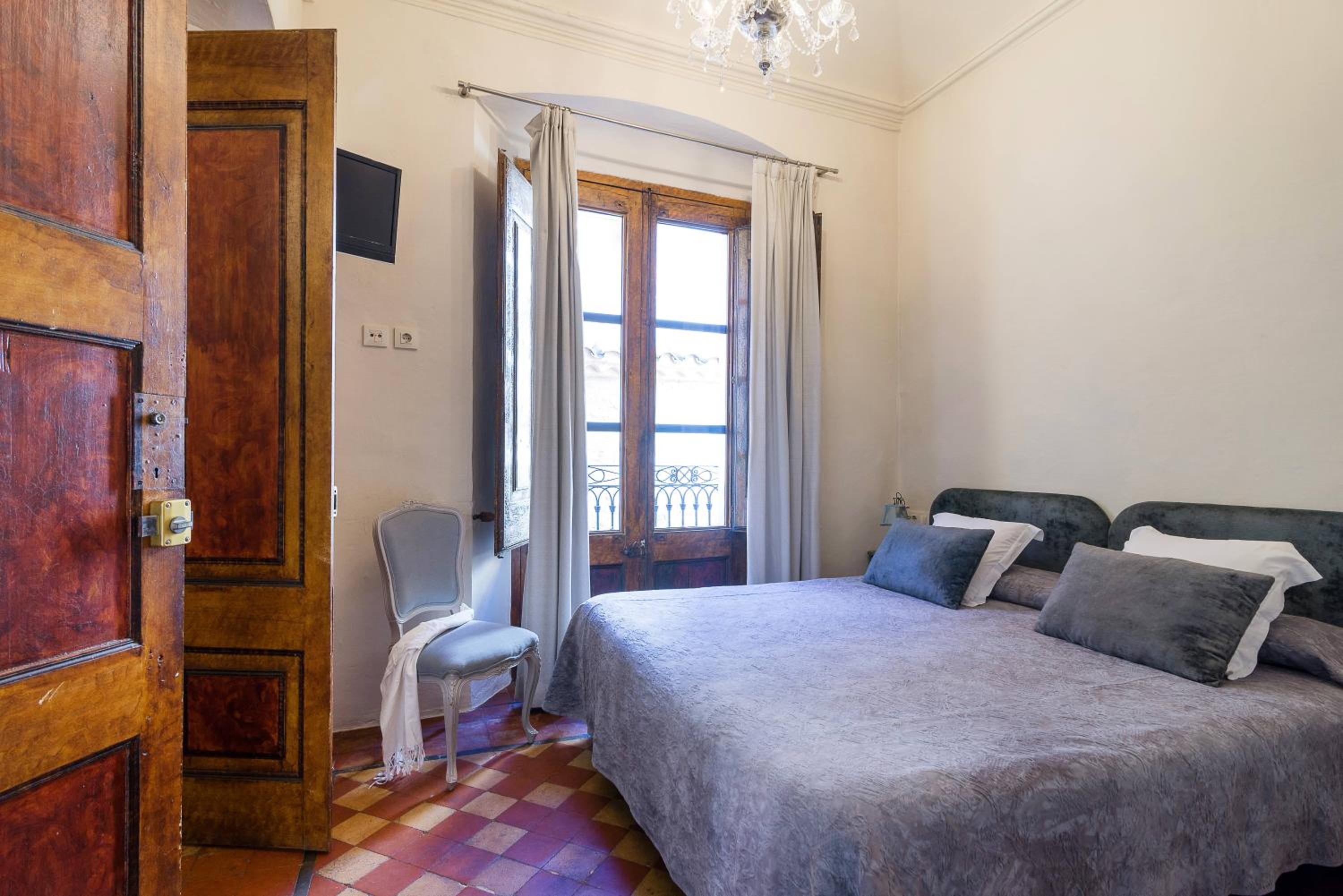 Double or Twin Room - First or Ground Floor - Photo 1