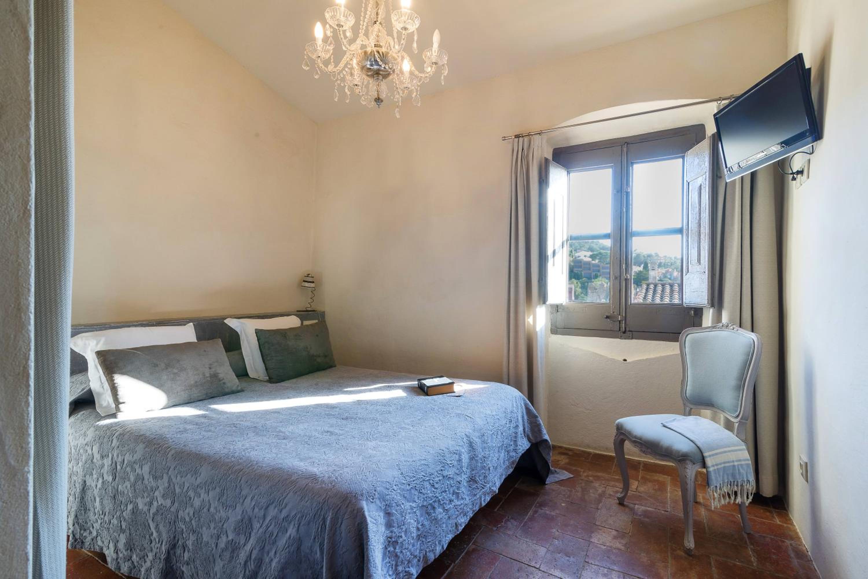 Double or Twin Room - First or Ground Floor - Photo 2
