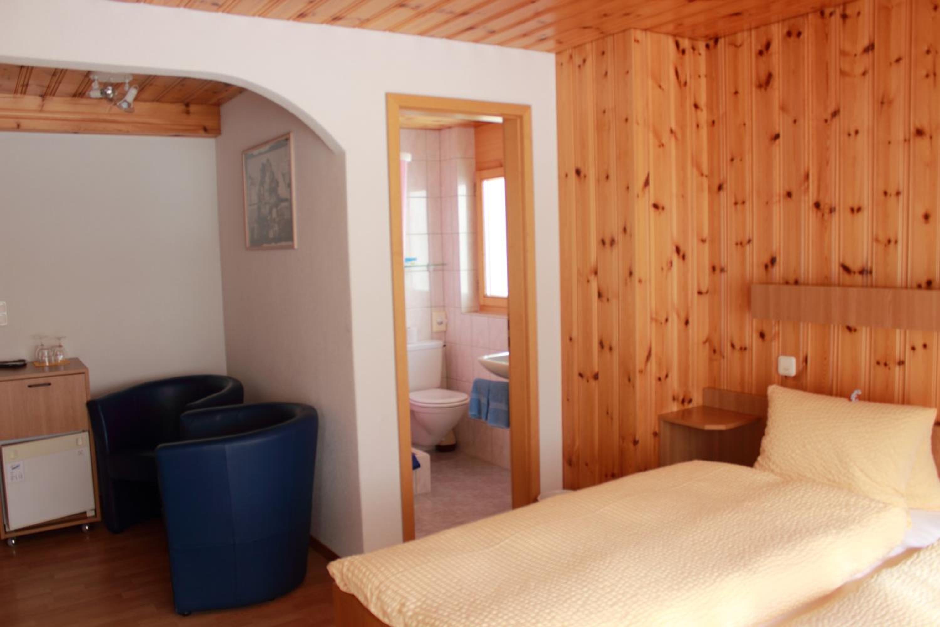 Budget Double Room photo 2