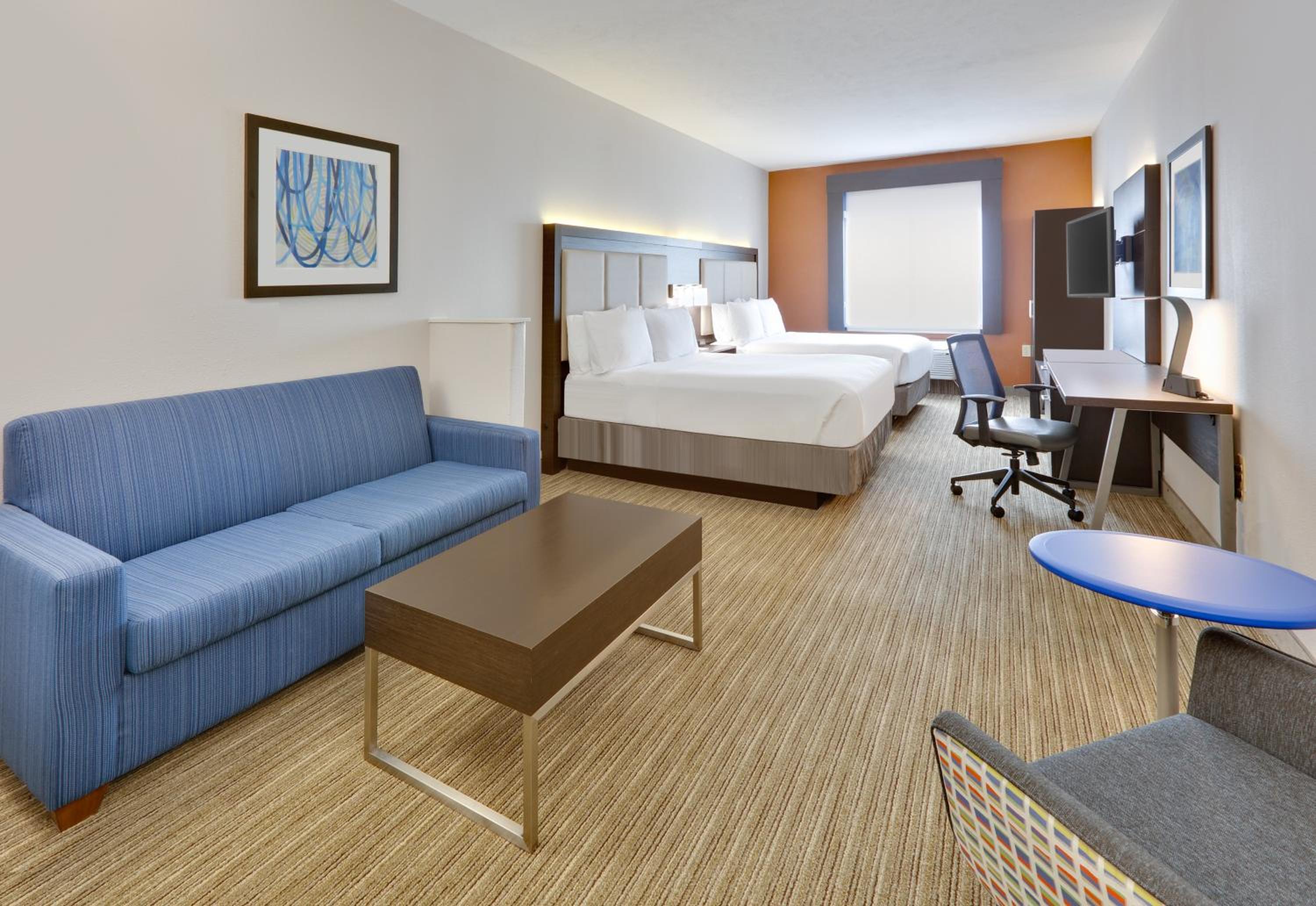 Suite with Two Queen Beds - Photo 3