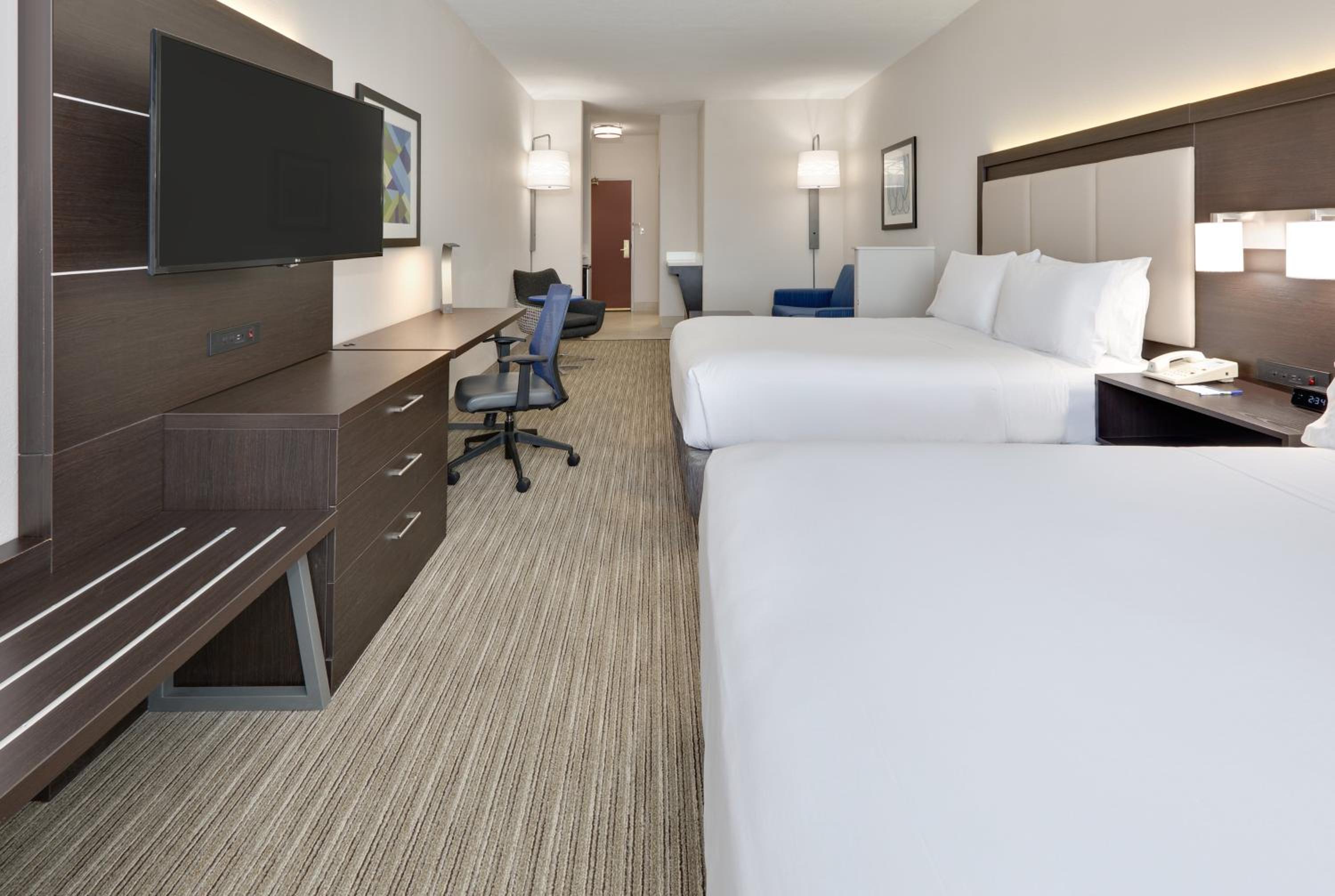 Suite with Two Queen Beds - Photo 2