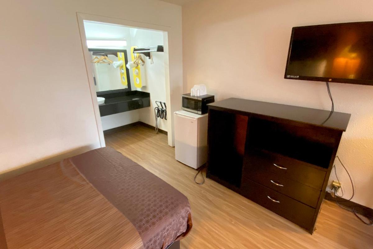 Double Room with Two Double Beds Smoking photo 2