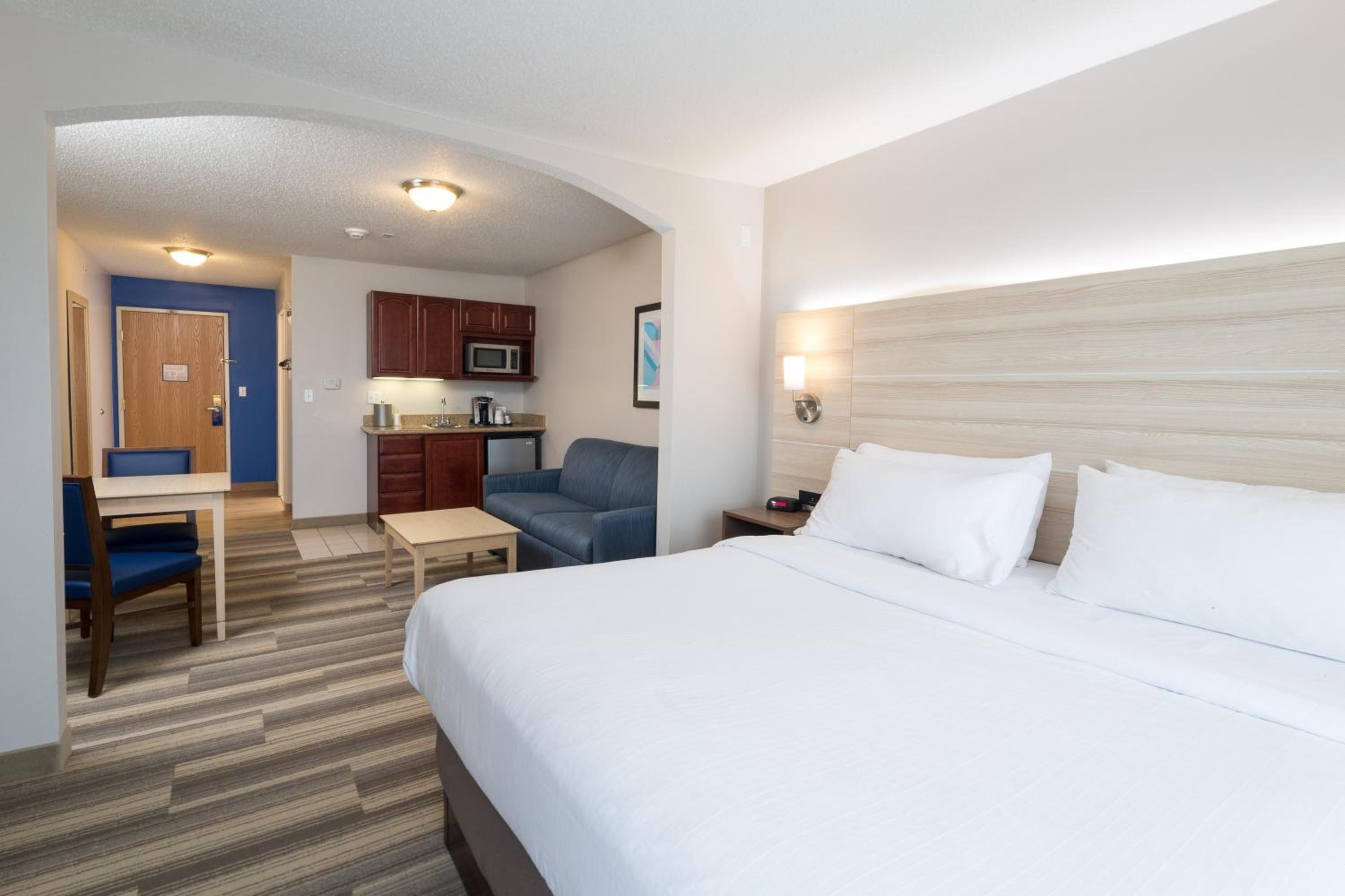 King Suite with Sofa Bed - Photo 2