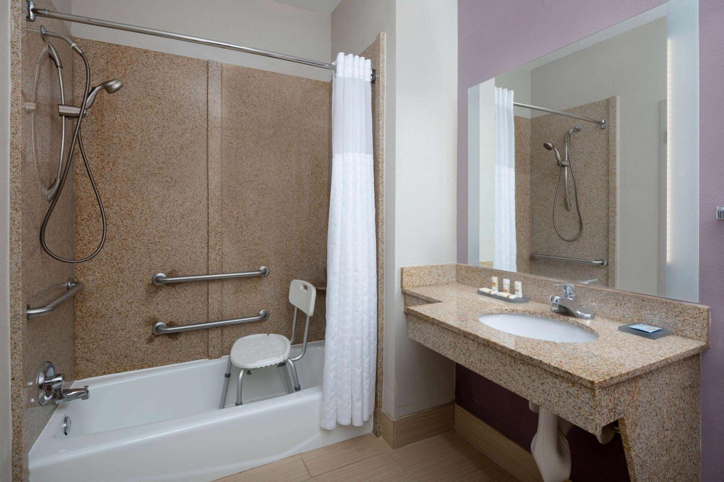 King Room - Disability Access - Photo 6
