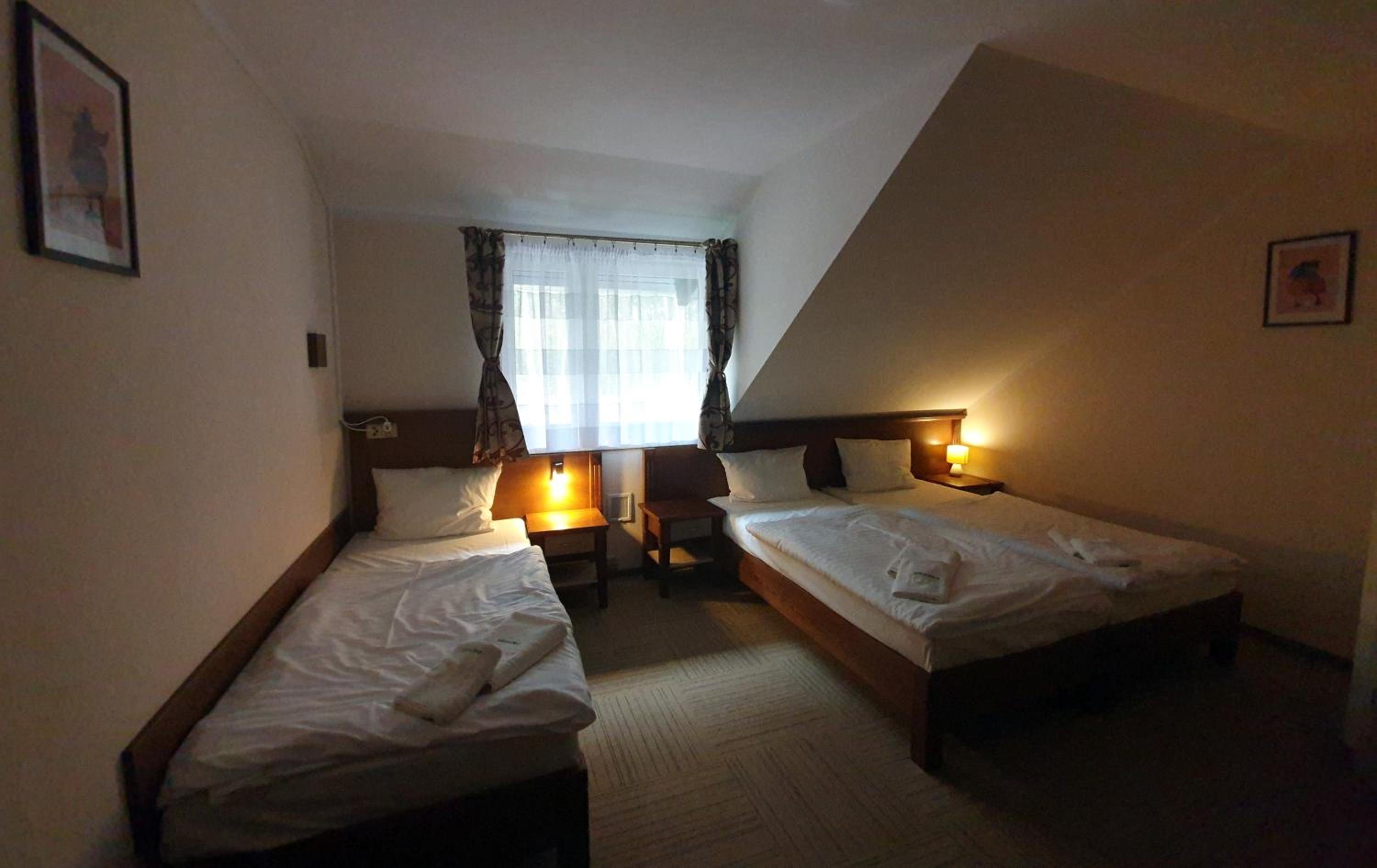 Economy Triple Room - Photo 3