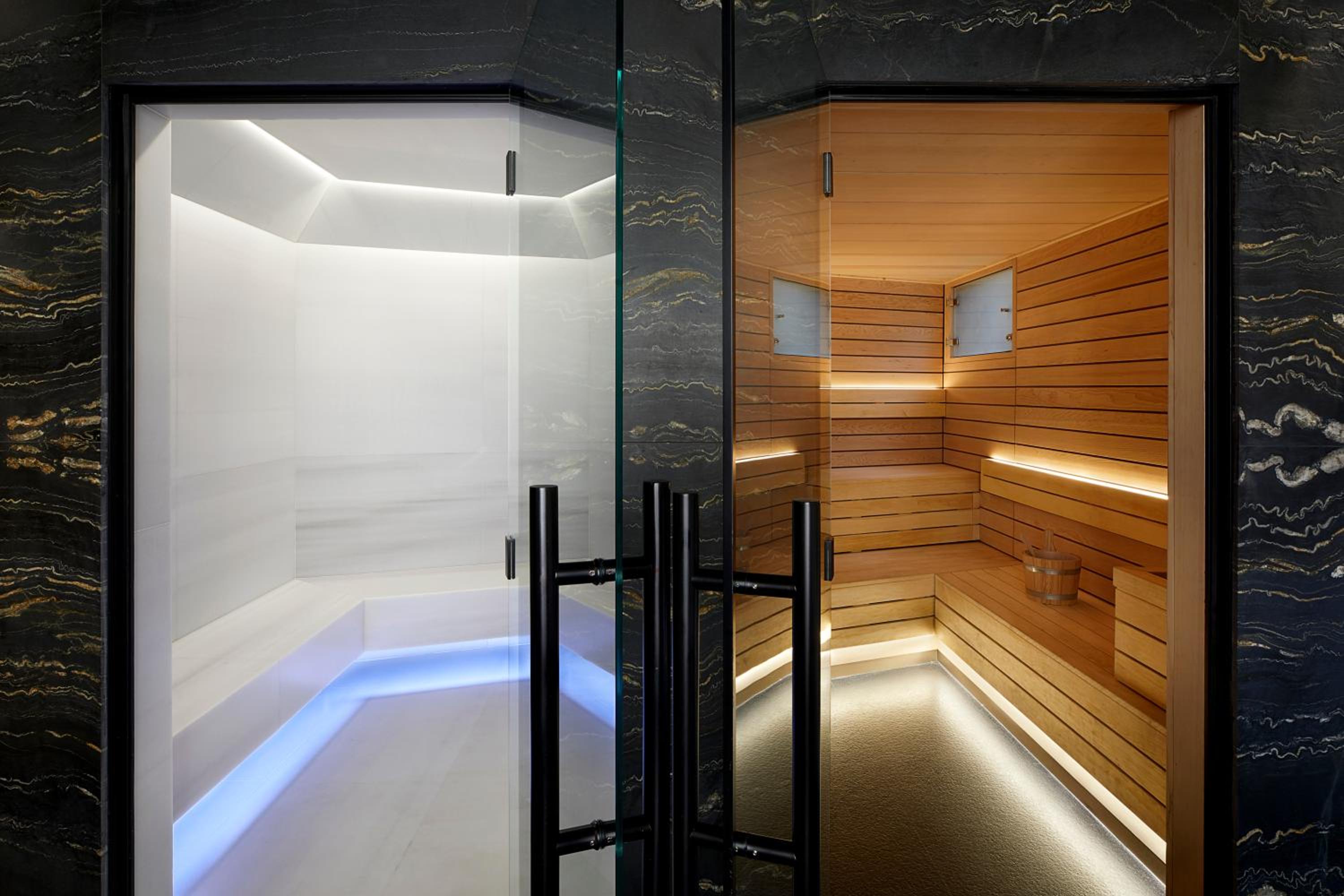 Deluxe Suite With Private Access To Jacuzzi, Sauna And Hamman