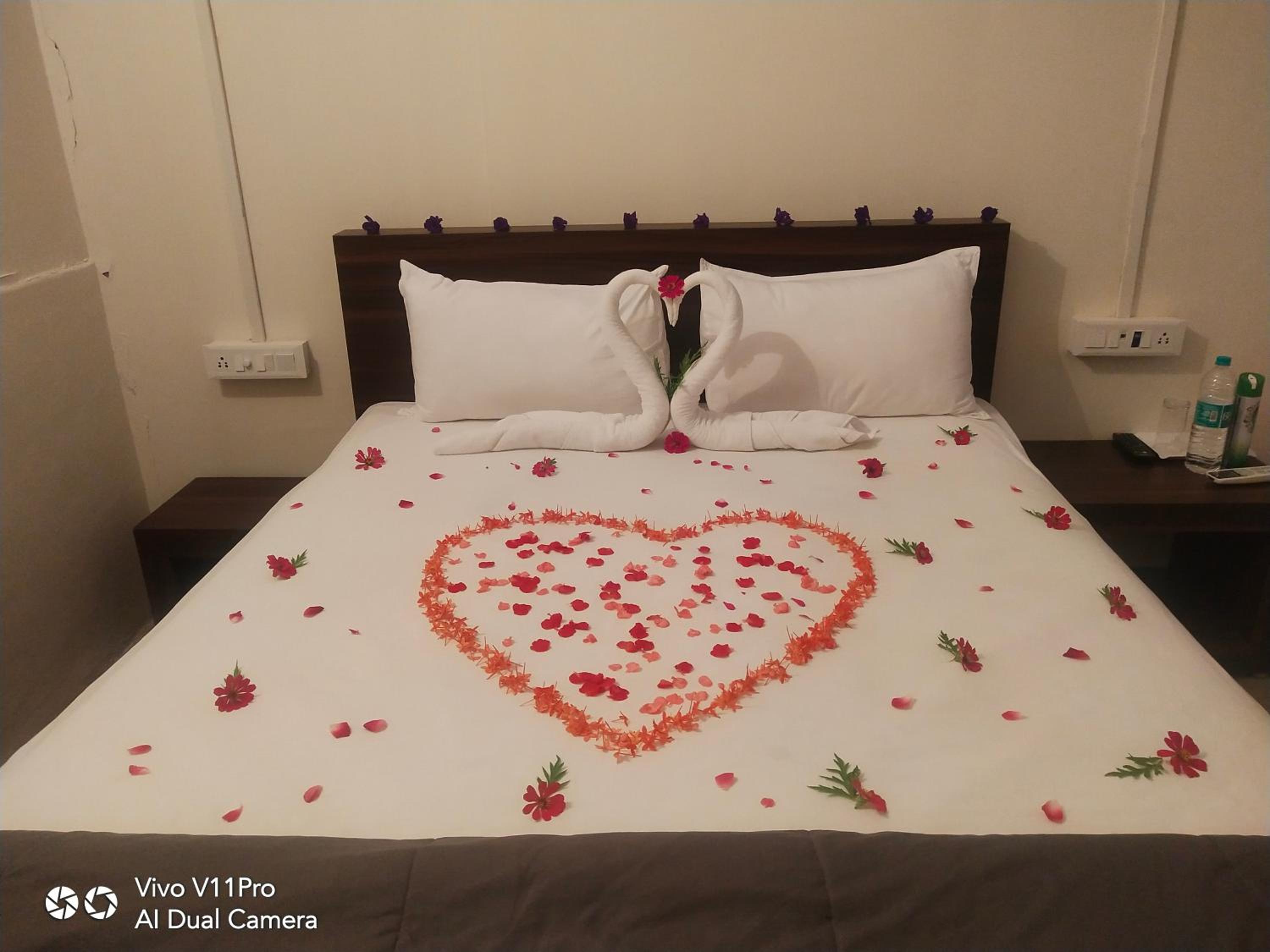 Deluxe Double Room with Balcony - Photo 14