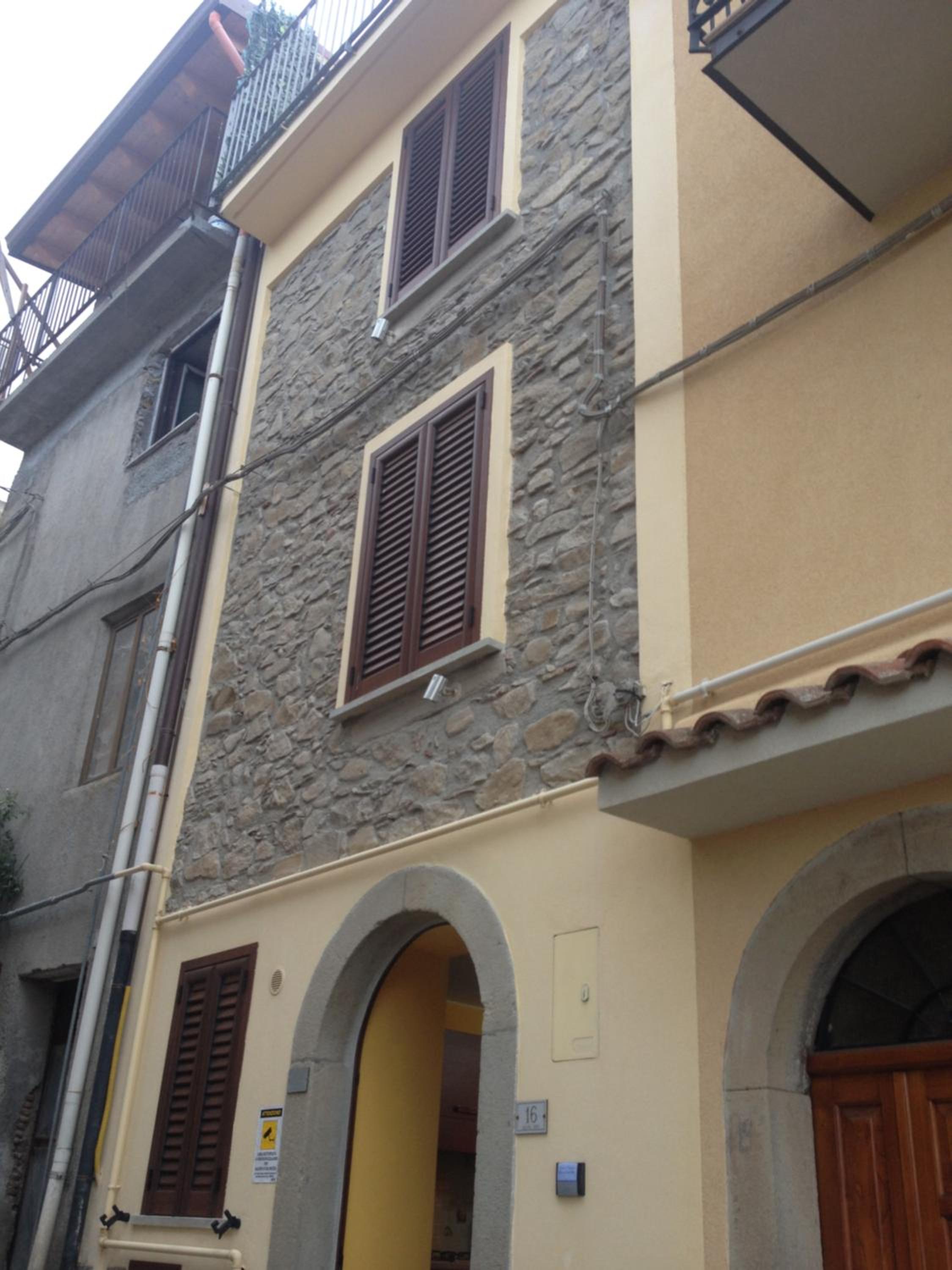 Two-Bedroom House - Photo 35