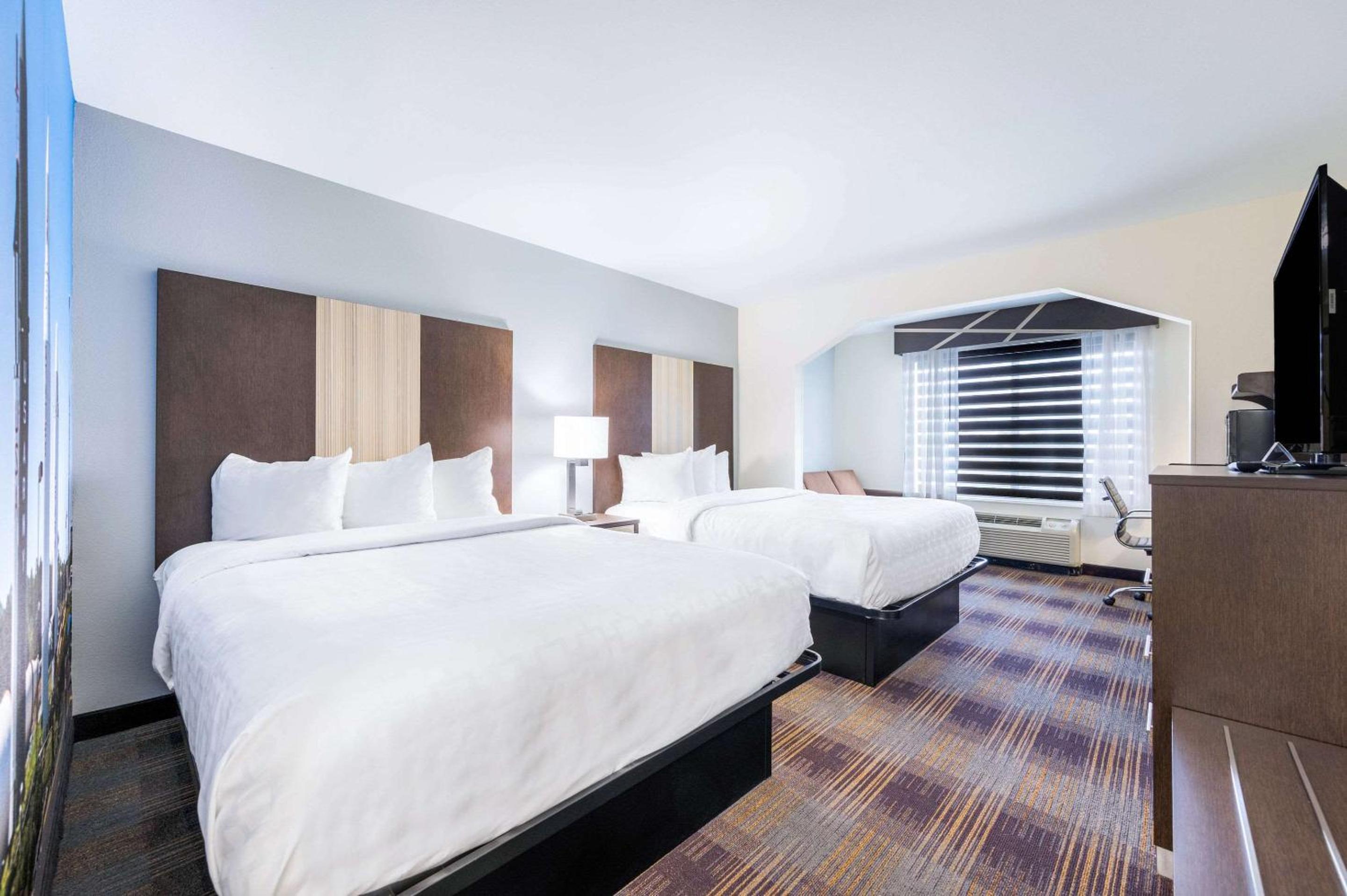 Queen Suite with Two Queen Beds and Sofa Bed - Non-Smoking