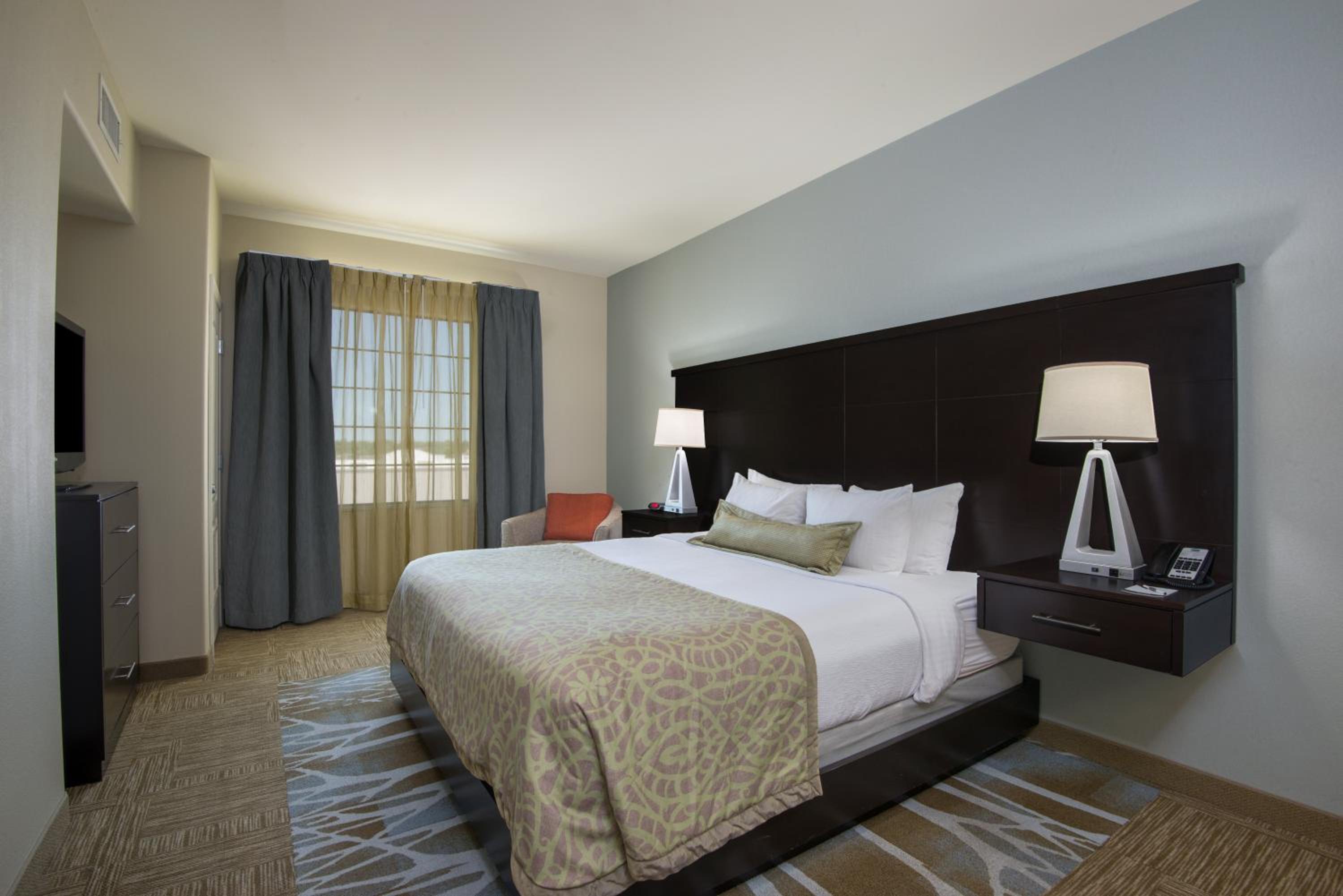 Queen Room - Hearing Accessible - Photo 1