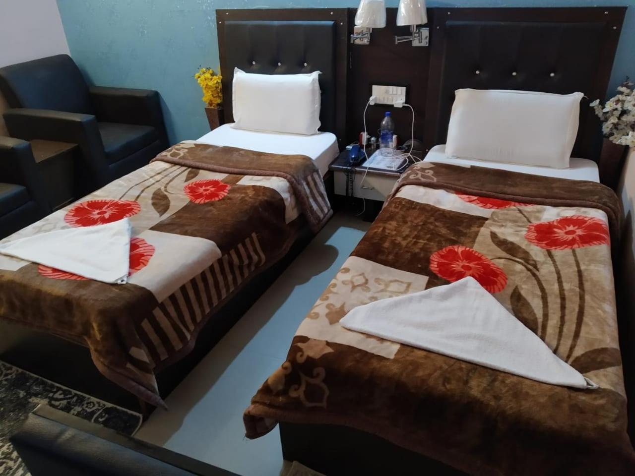Deluxe Double or Twin Room - Photo 11