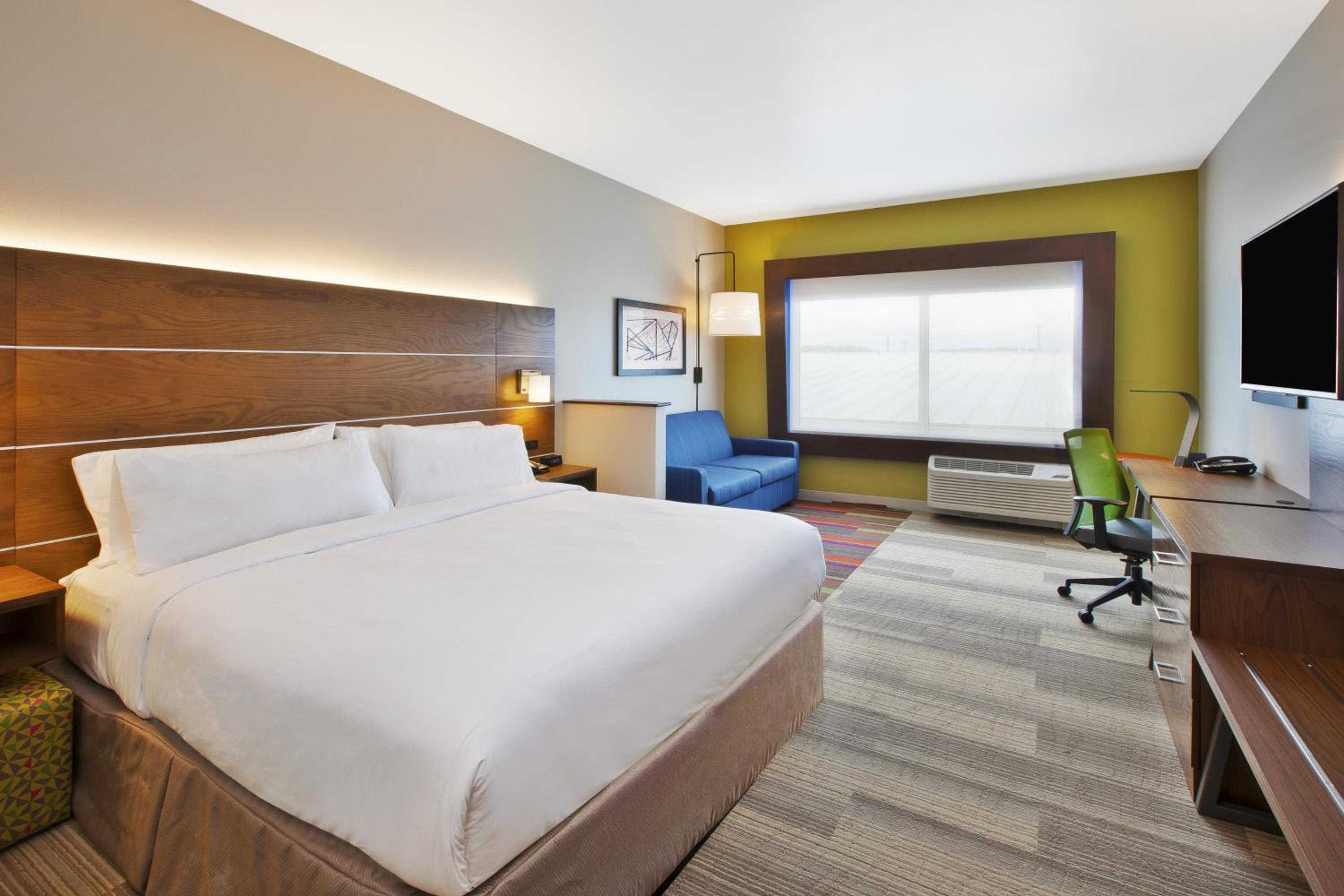 Holiday Inn Express and Suites South Hill by IHG