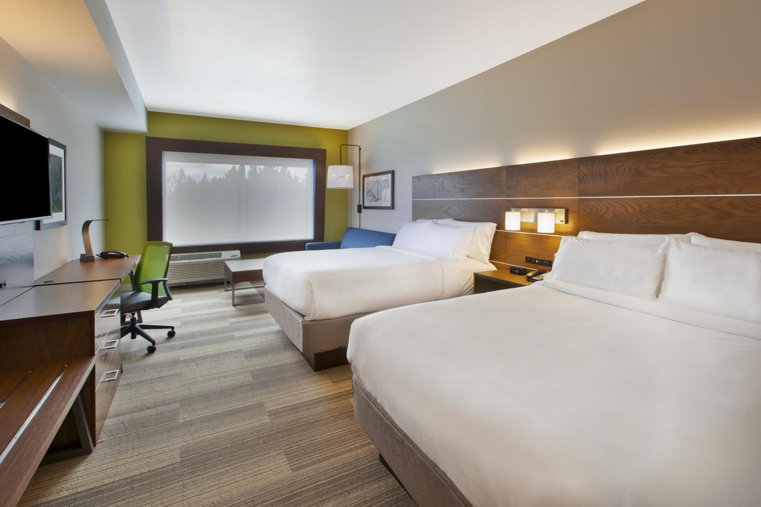 Queen Suite with Two Queen Beds