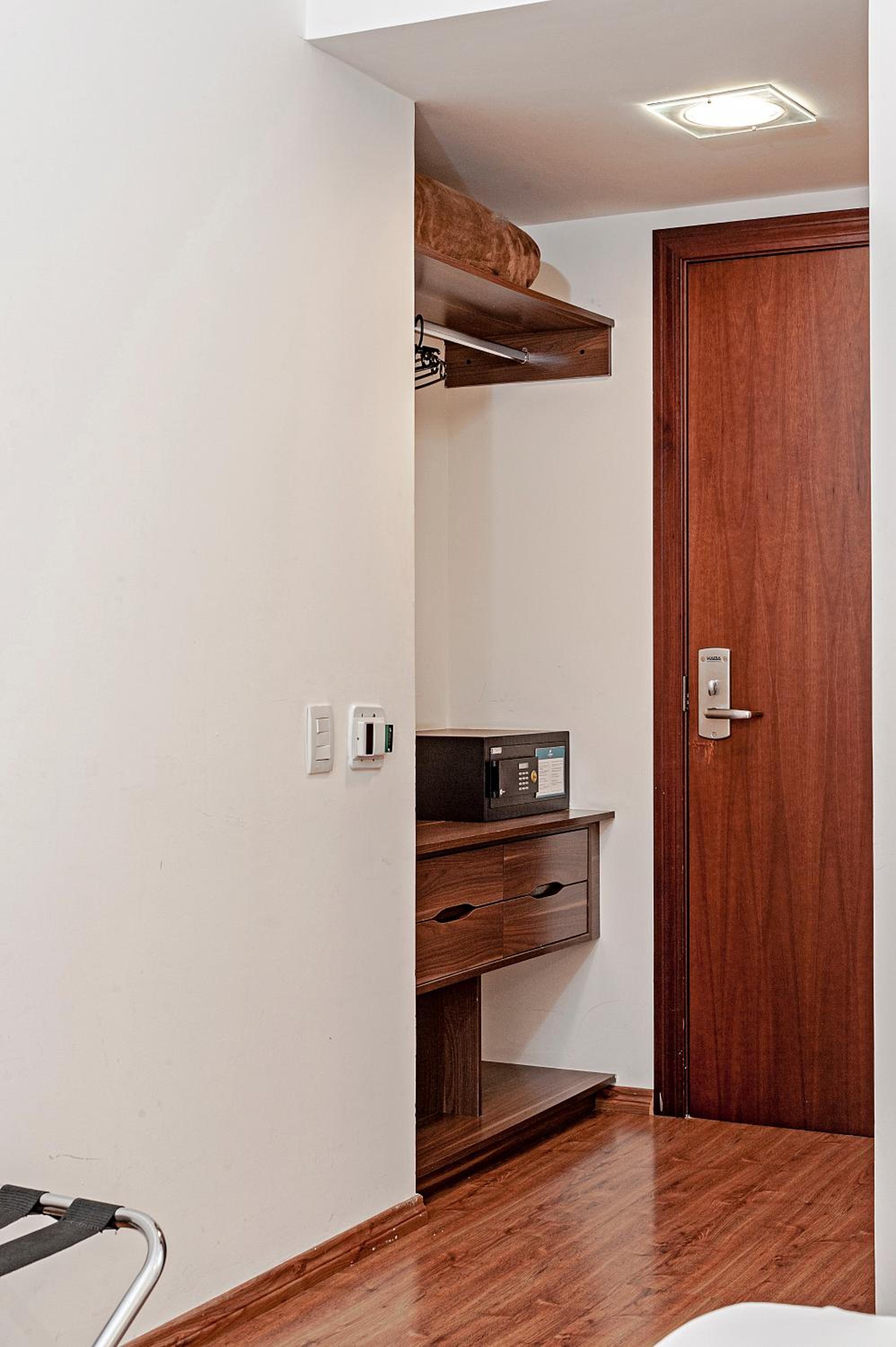 Double Room - Photo 7