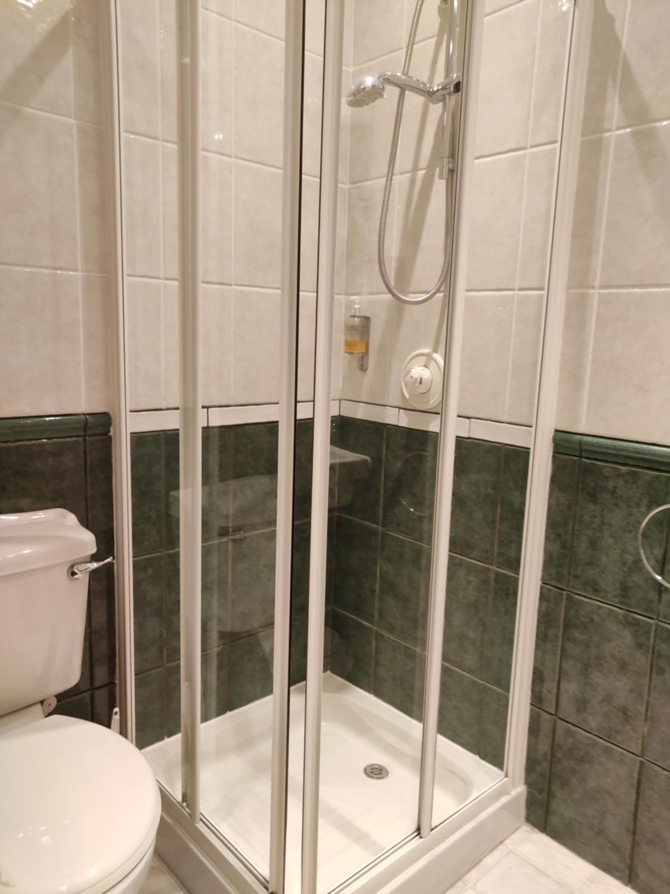 Standard Quadruple Room - Photo 4