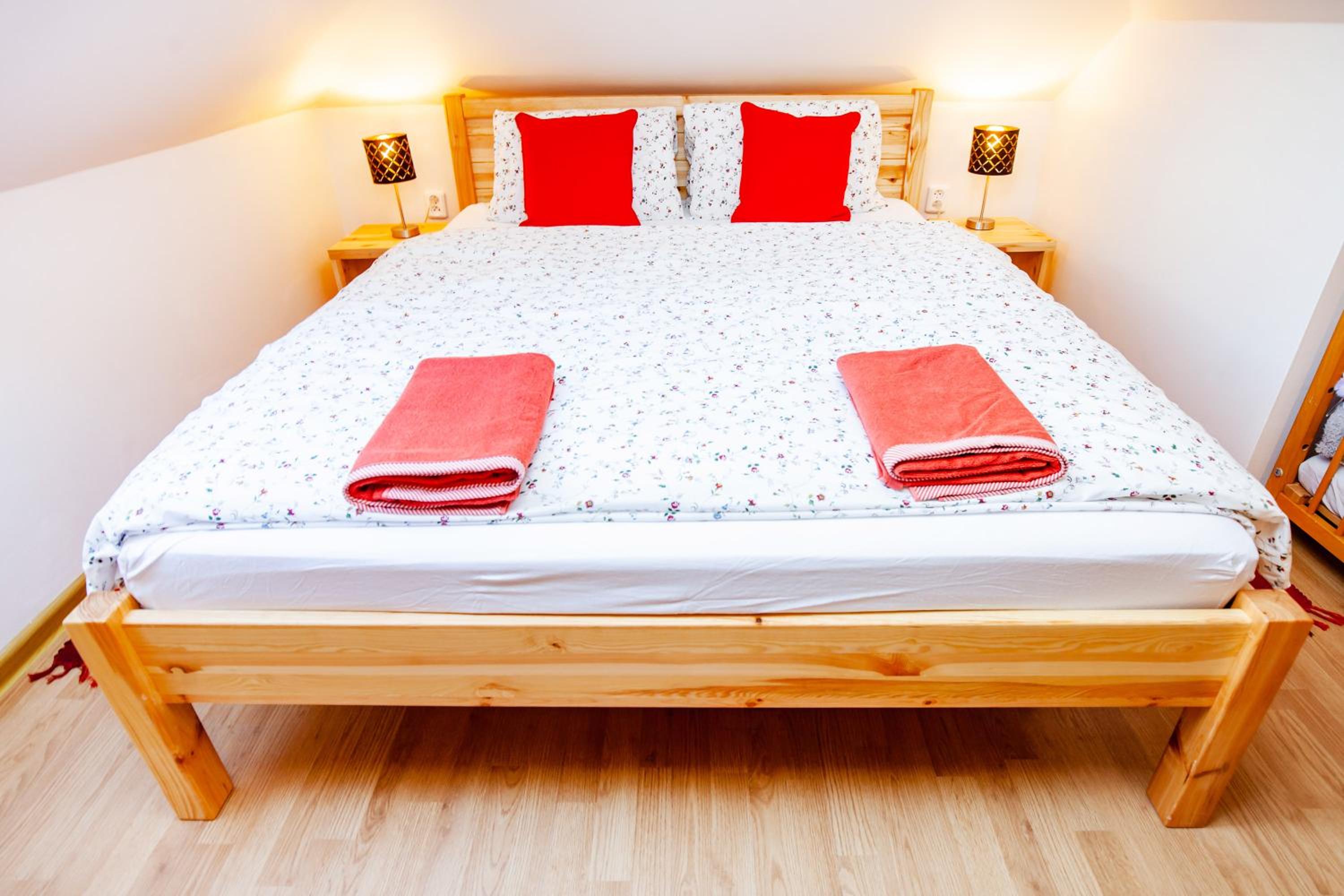 Double Room with Balcony - Photo 11