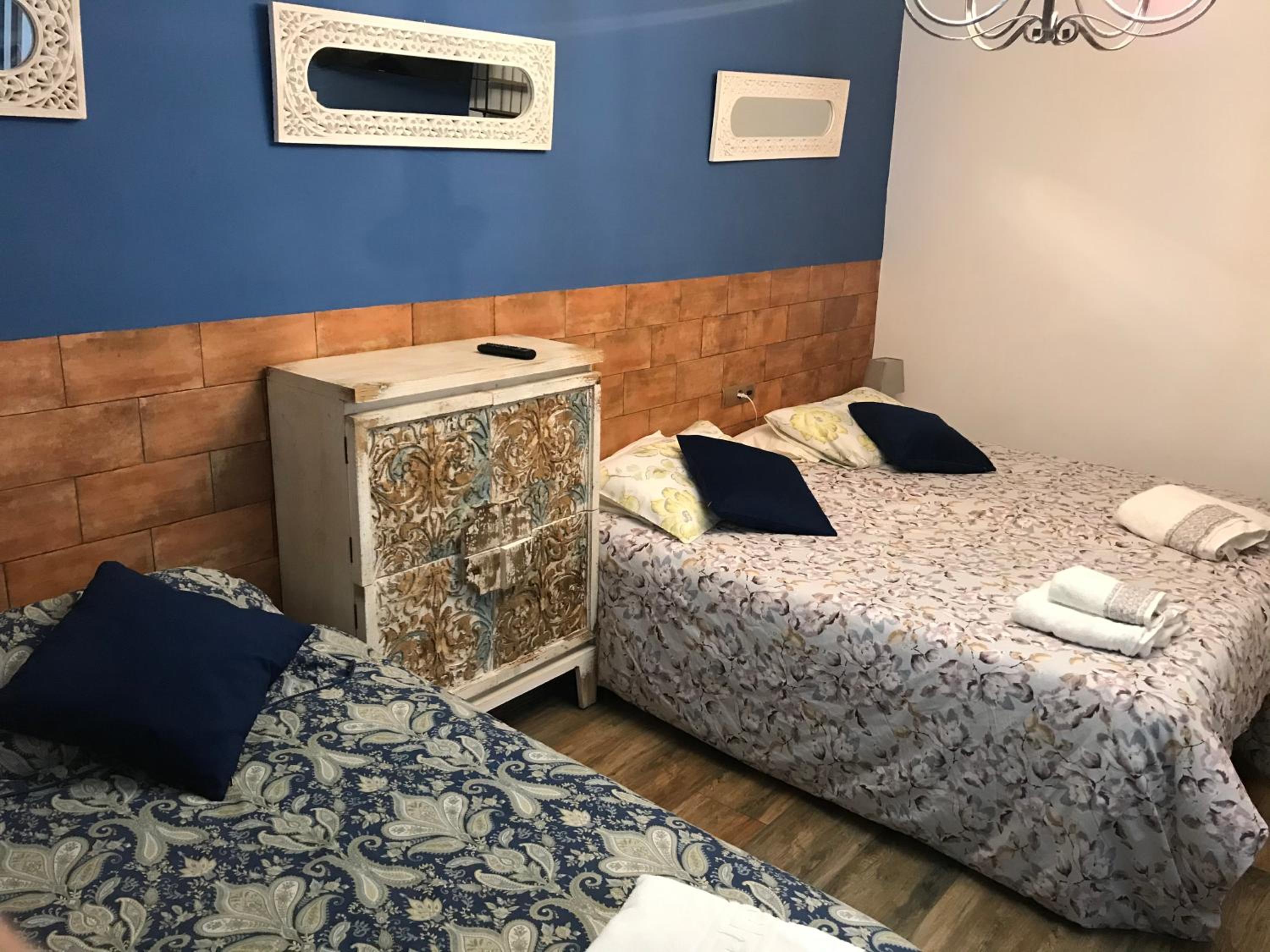 Triple Room with Private Bathroom photo 2