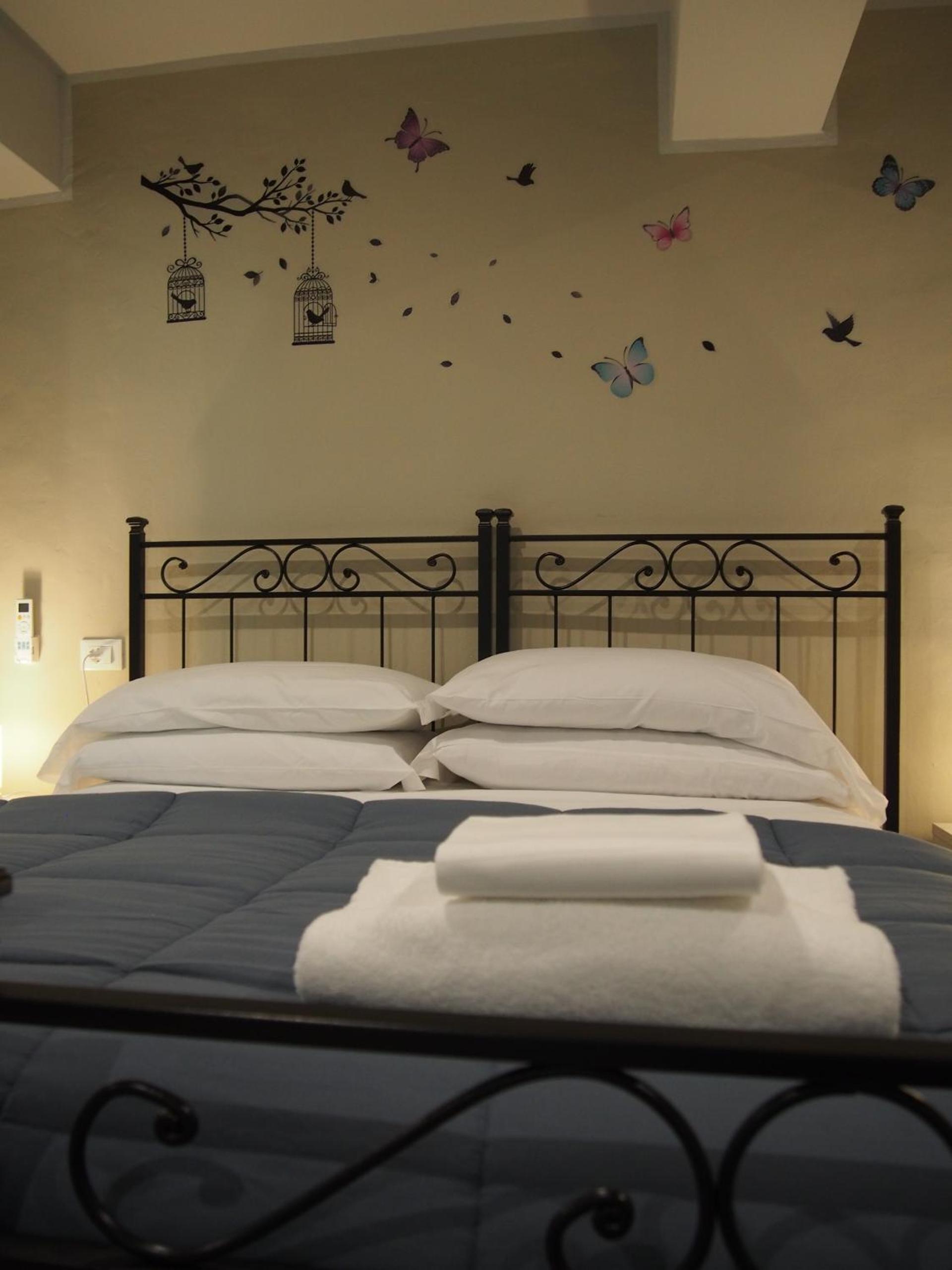 One-Bedroom Apartment - Annex
