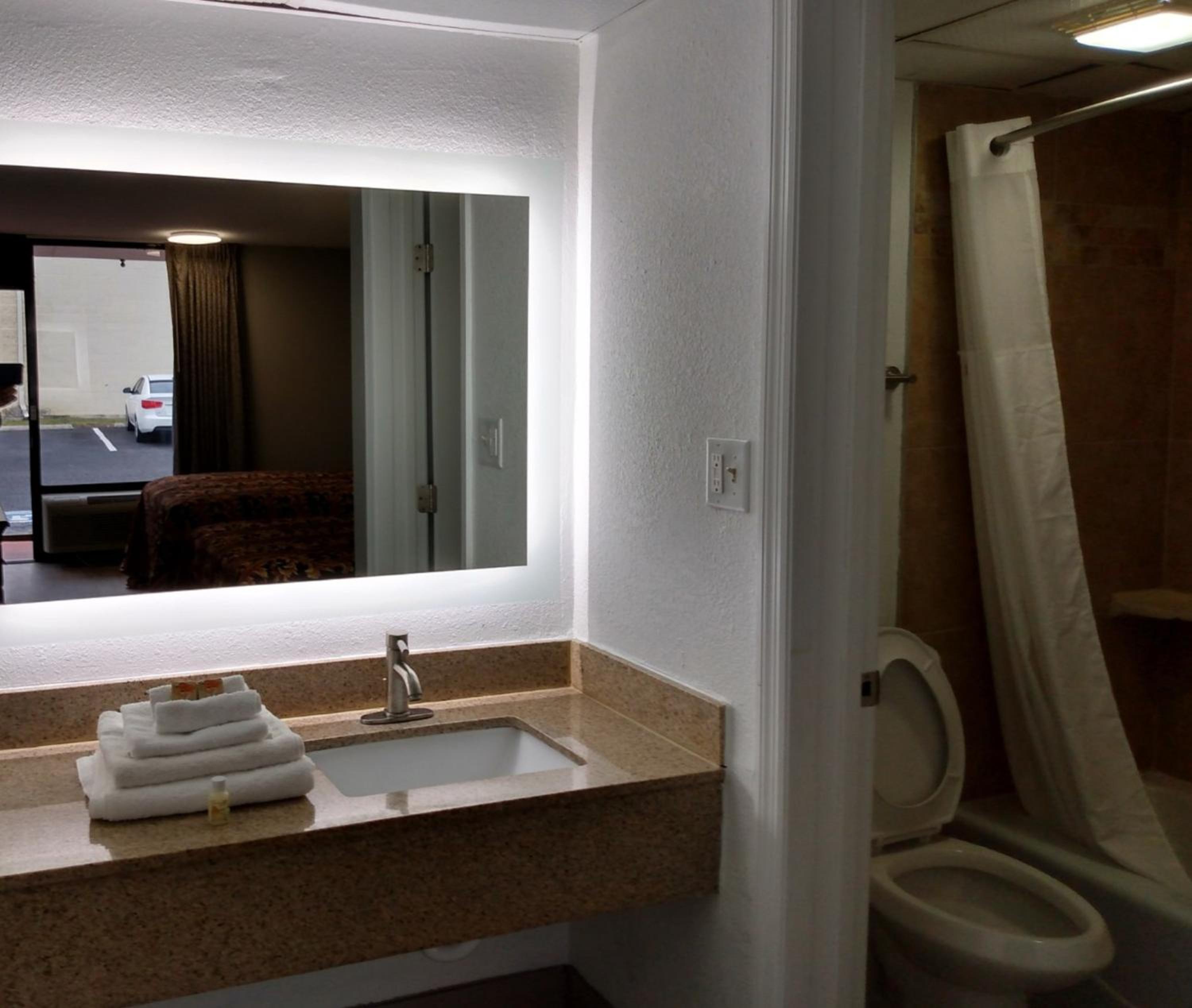 Deluxe Double Room - Photo 11