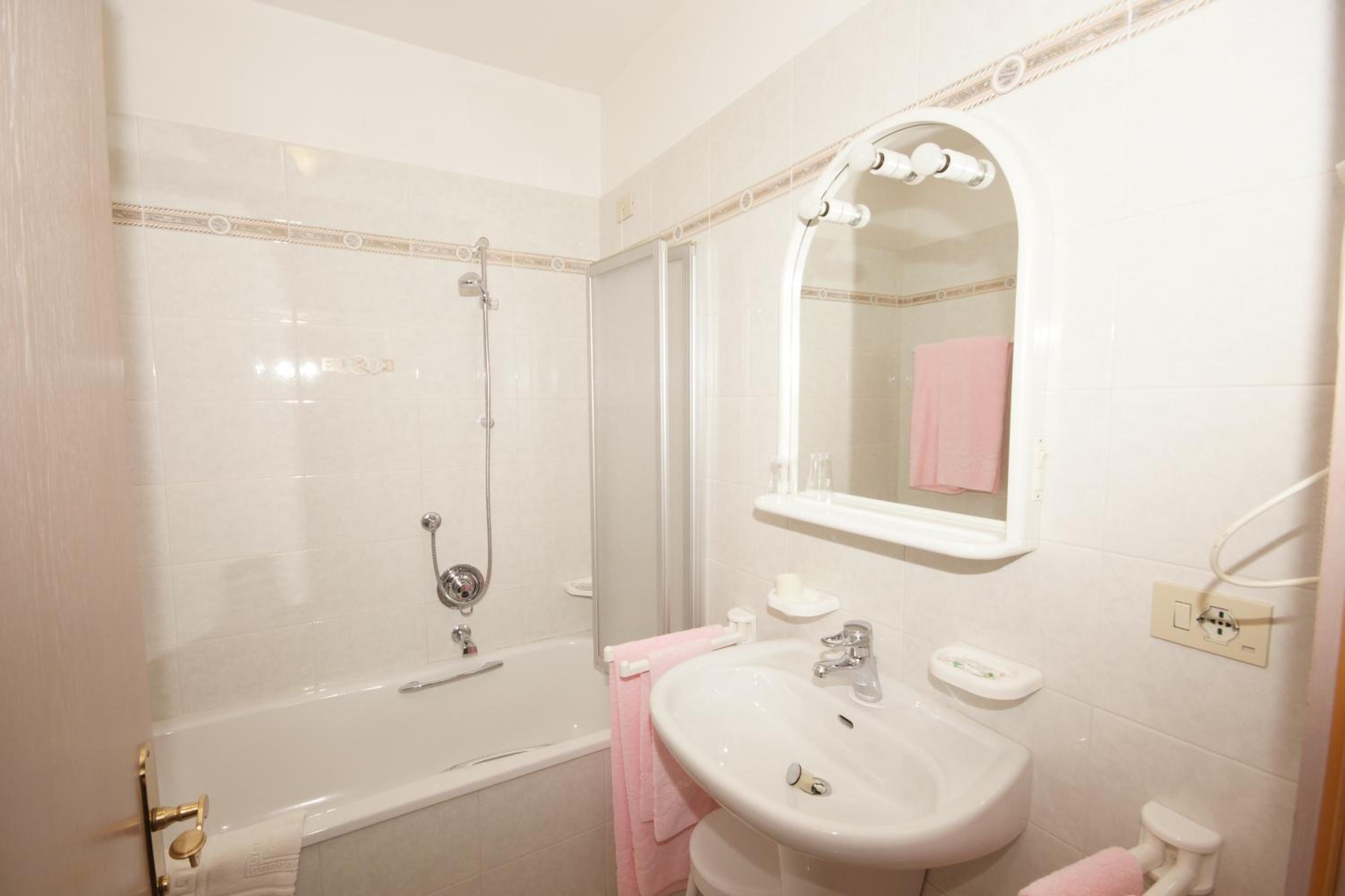 Triple Room - Photo 2