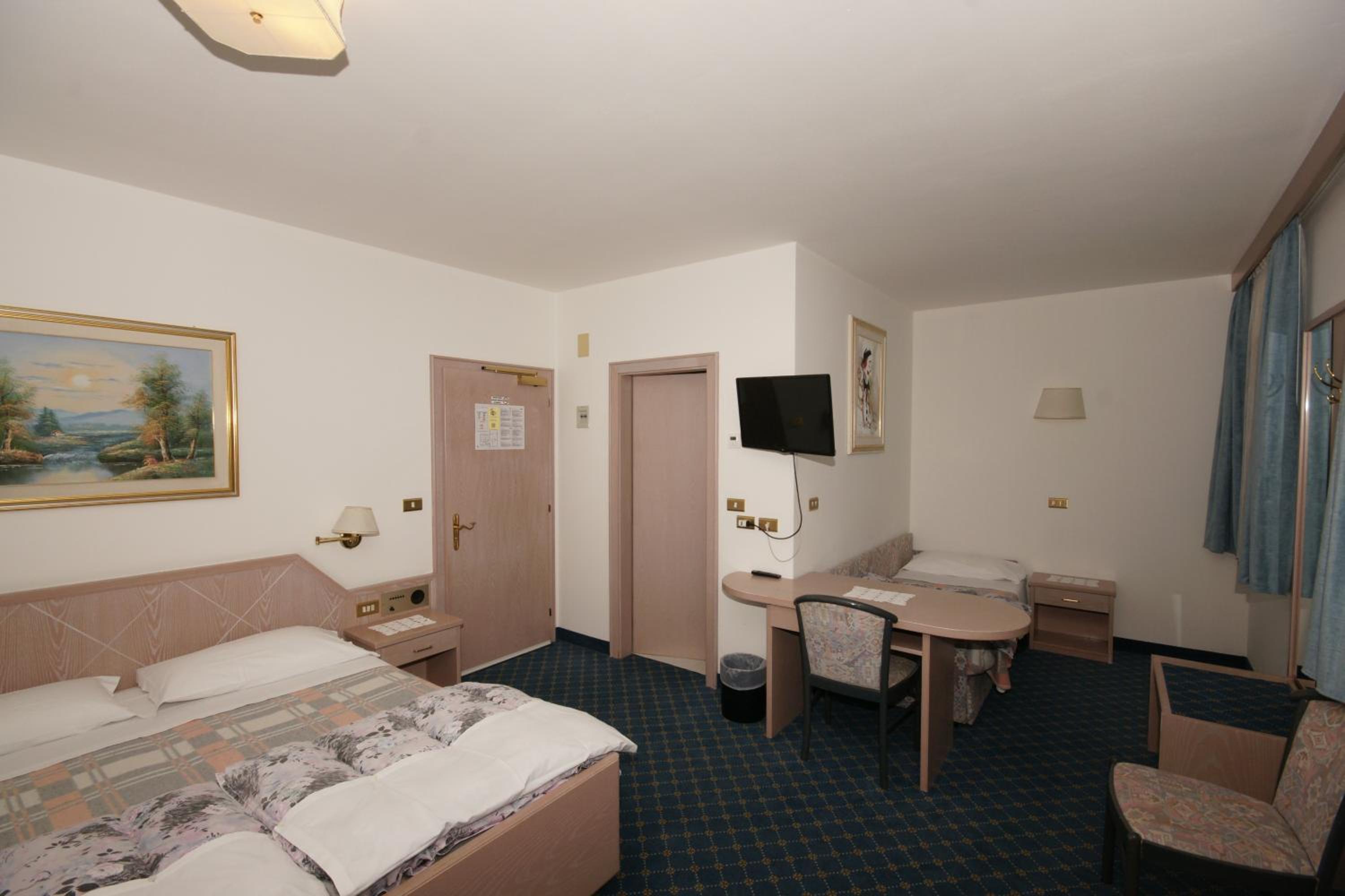 Triple Room - Photo 1