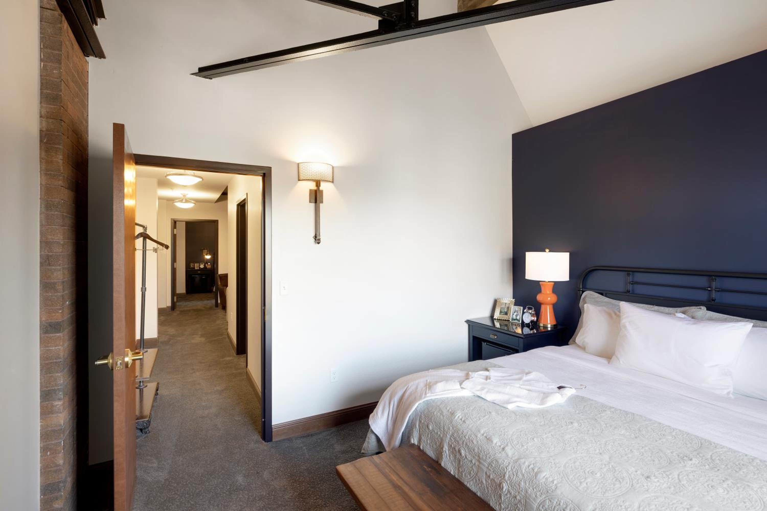 Two-Bedroom Suite - Photo 4