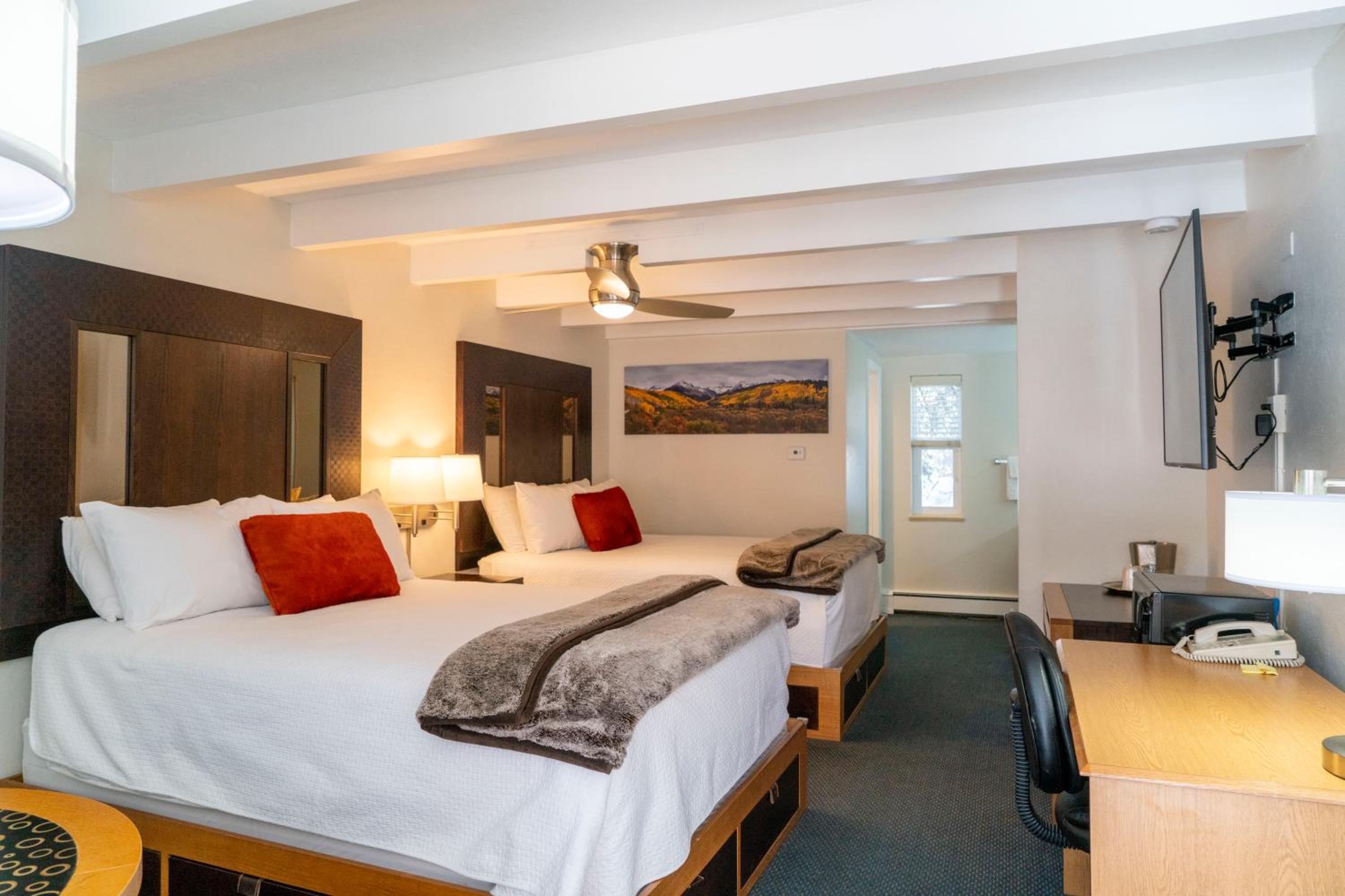 Queen/Queen Standard Bed Room