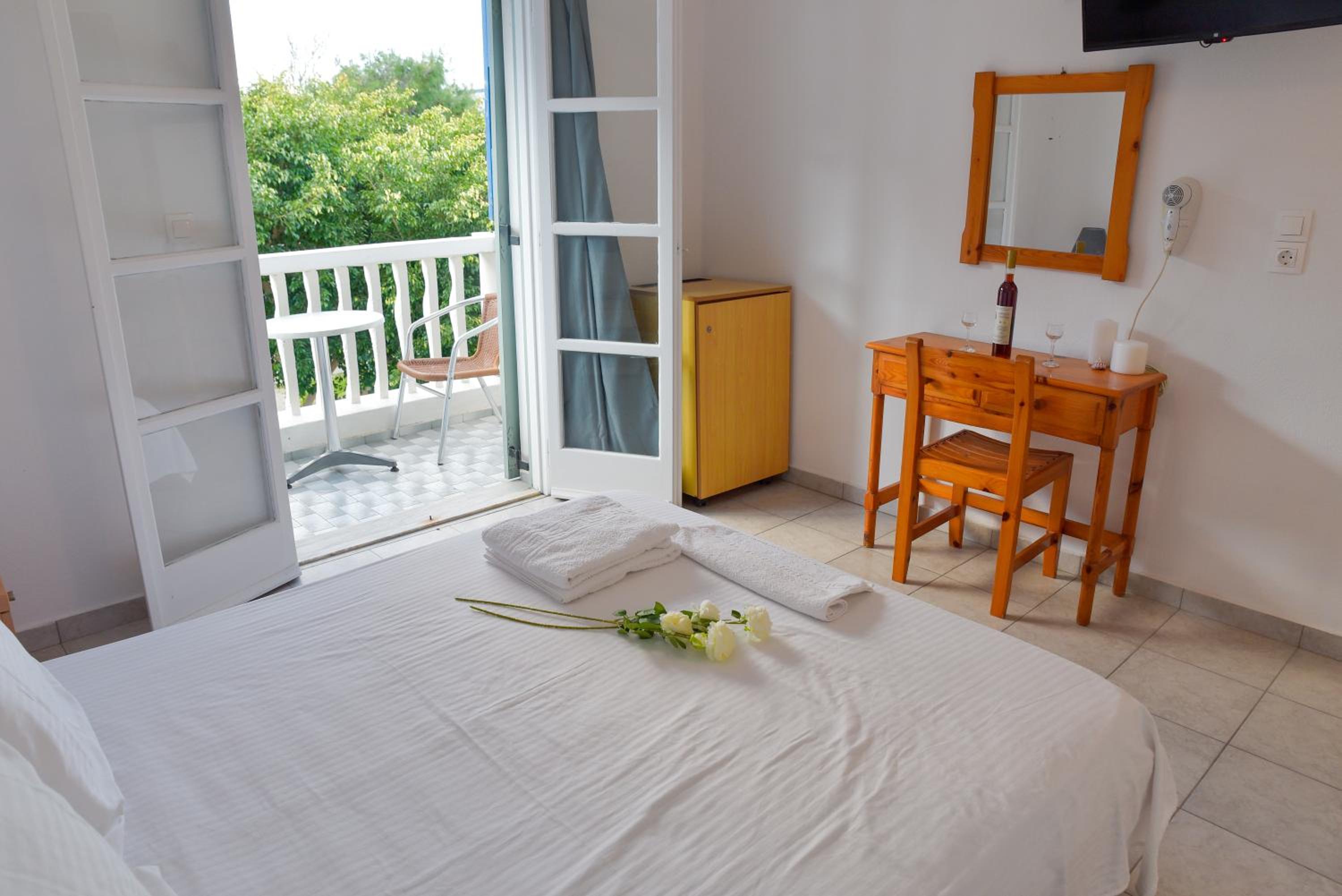 Standard Double or Twin Room - Photo 12