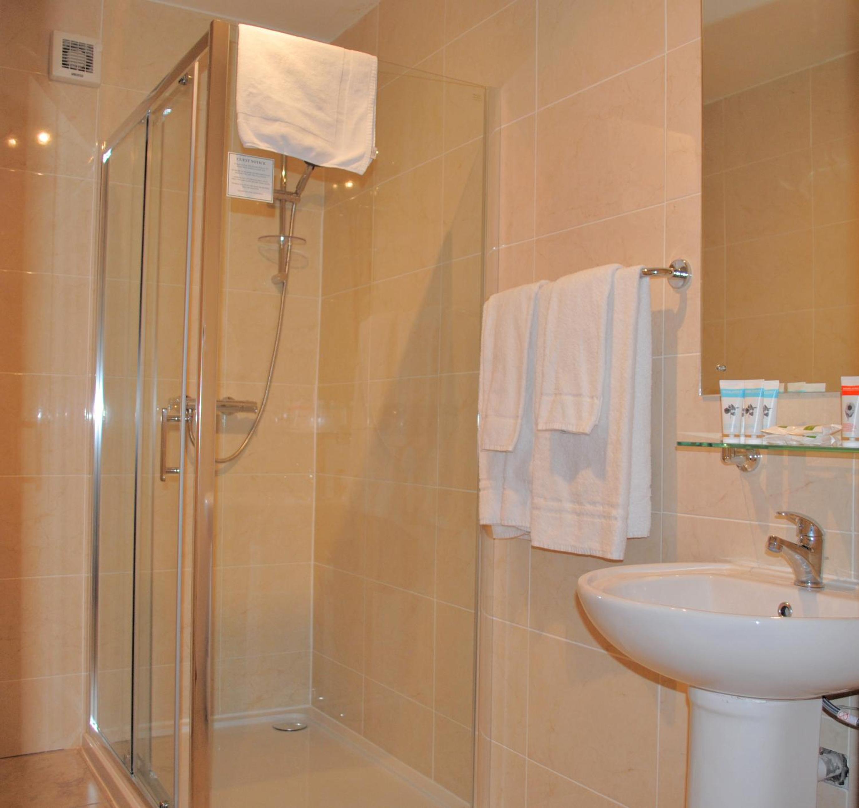 Single Room with Bath photo 3