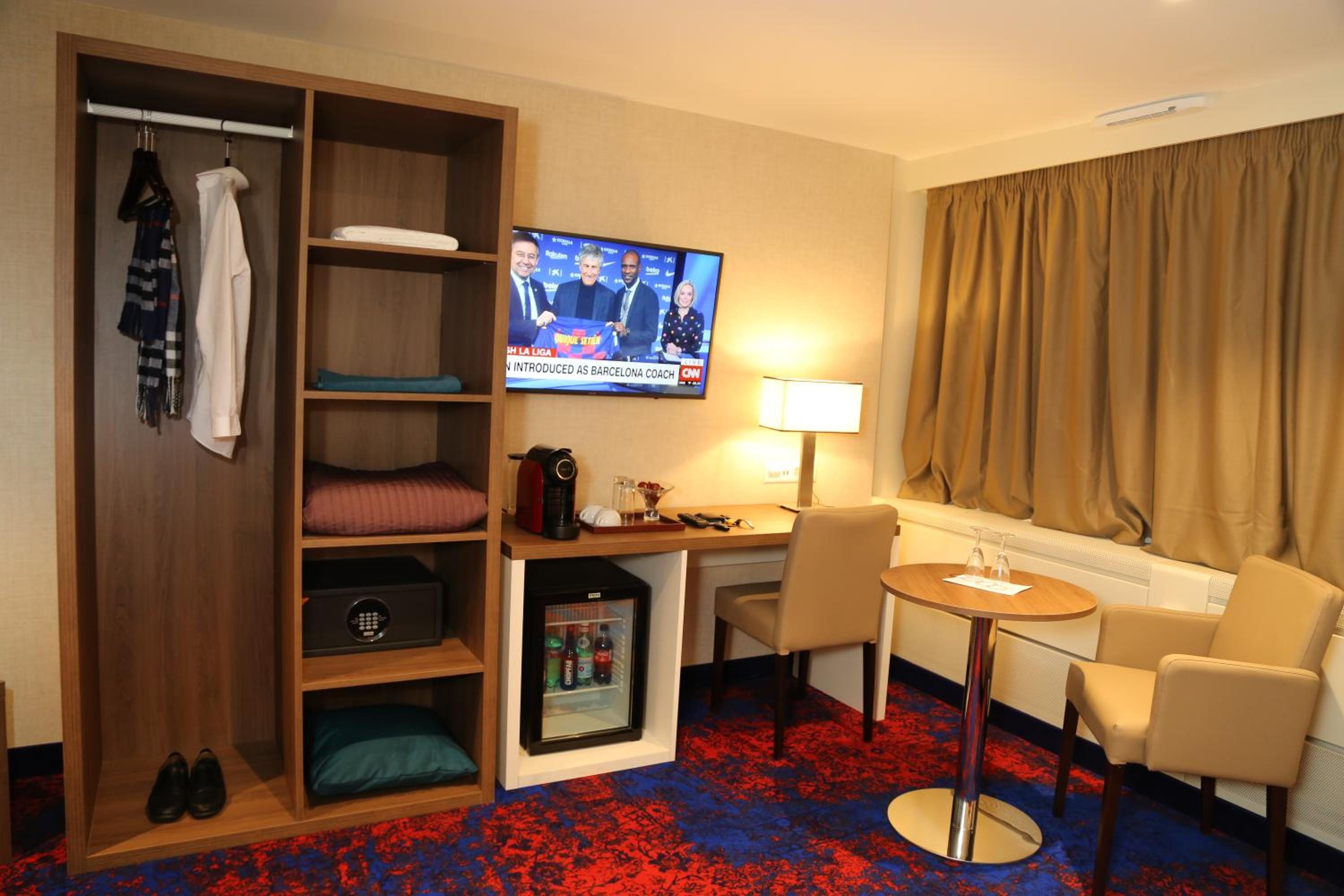 Business Twin Room - Photo 2