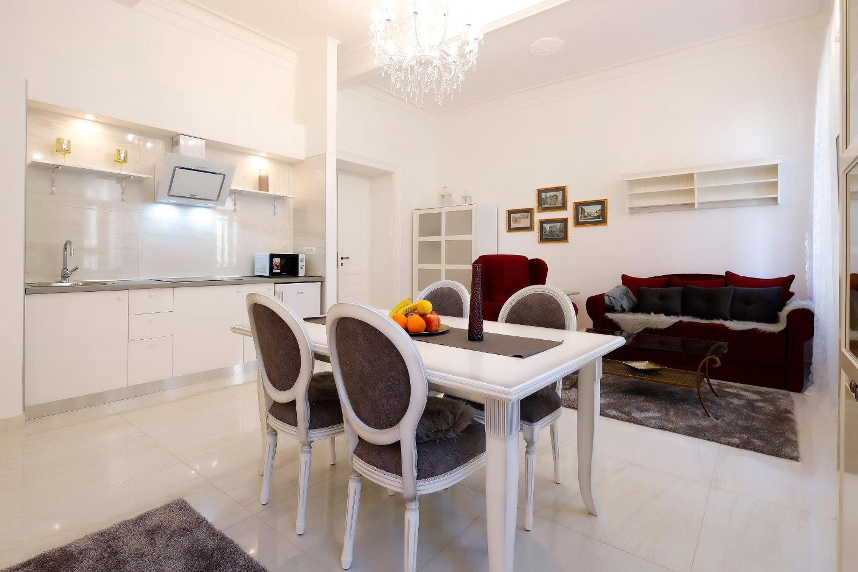 Apartment - Photo 2