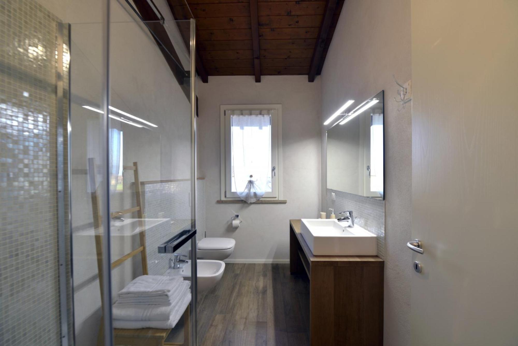Deluxe King Room photo 3