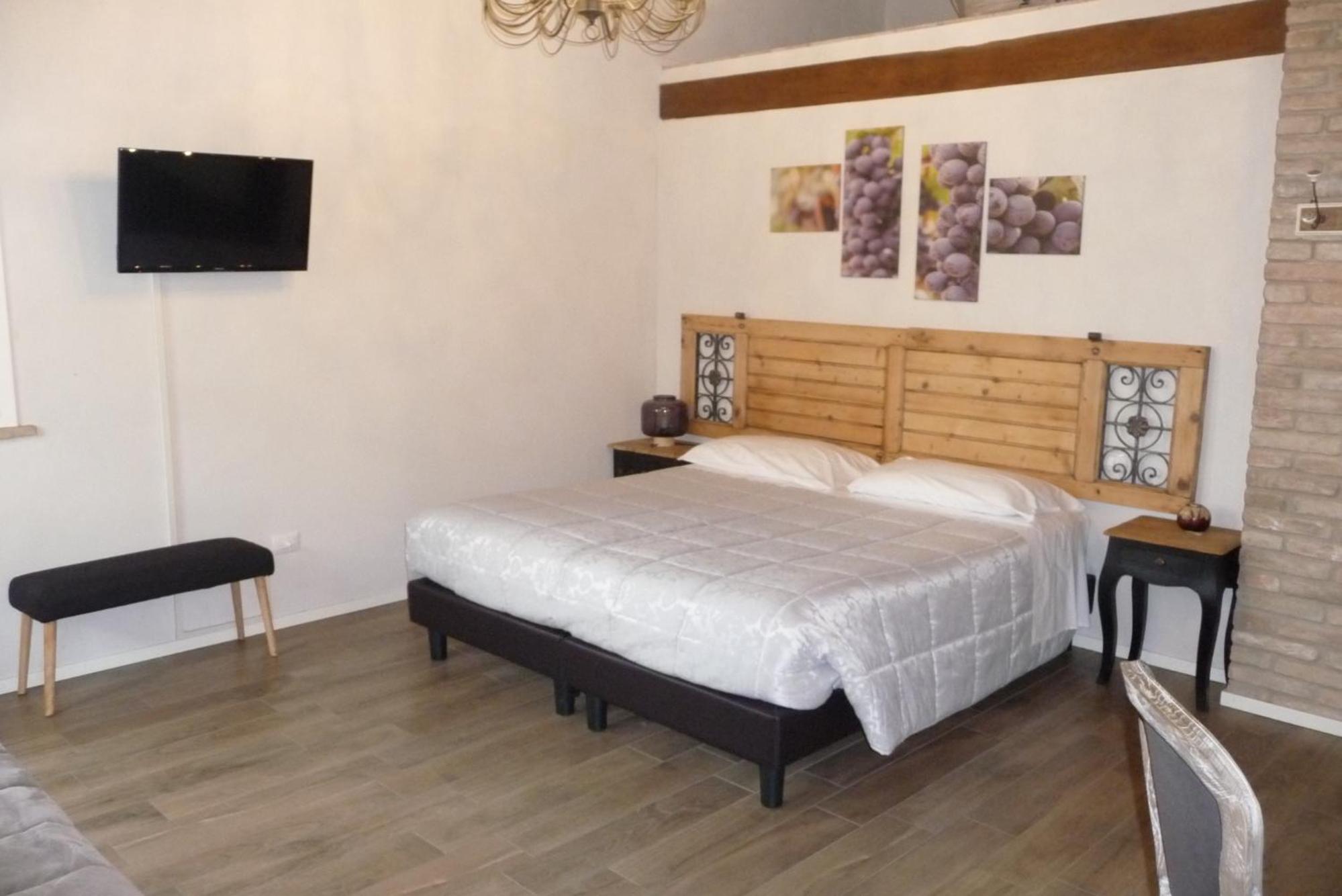 Deluxe King Room photo 1