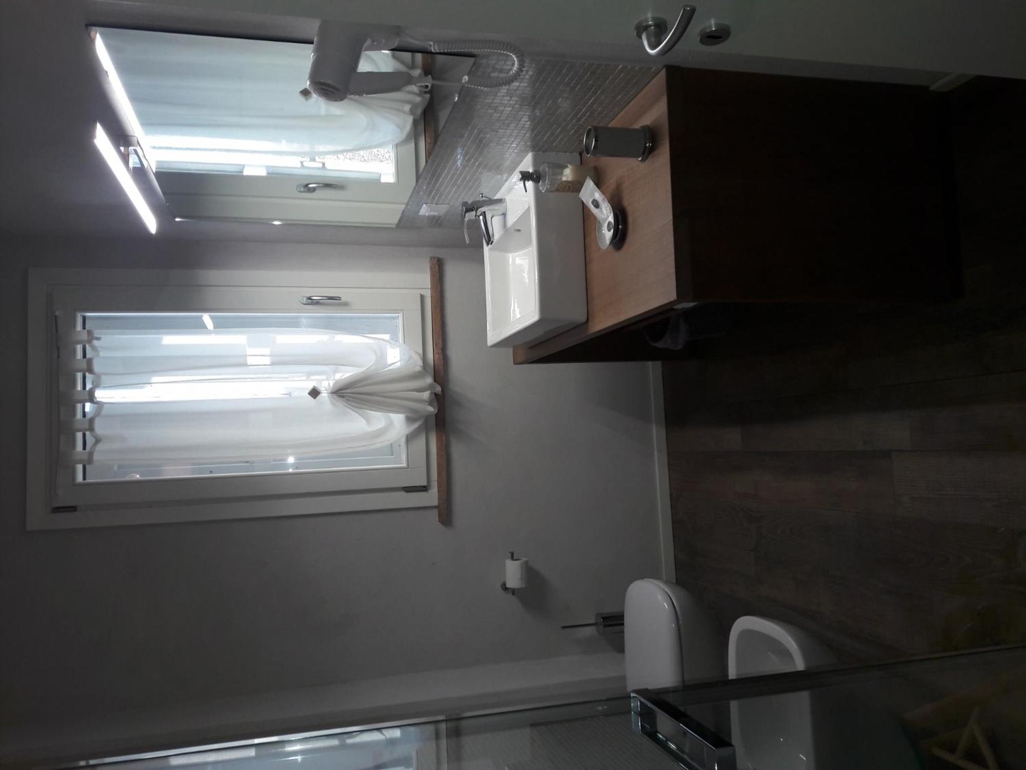 Deluxe King Room photo 3