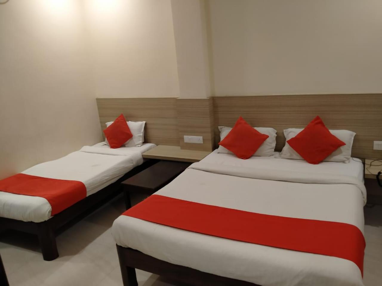 Deluxe Family Suite - Photo 4