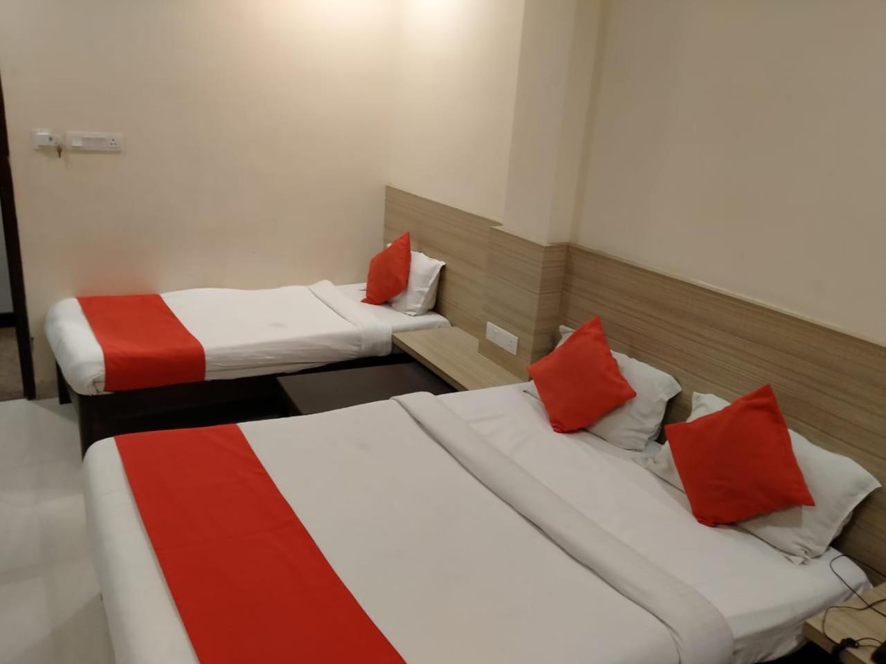Deluxe Family Suite - Photo 8