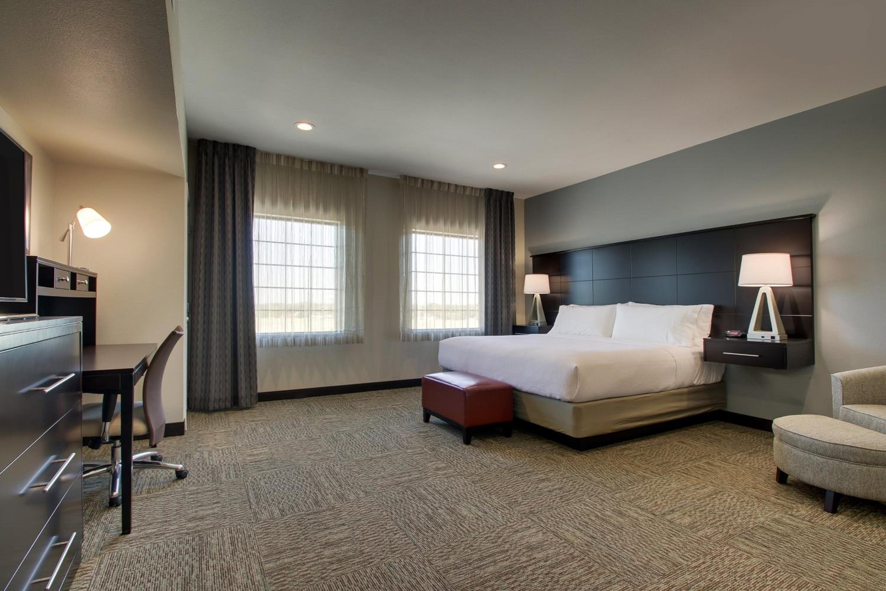 One-Bedroom King Suite with Hearing Accessible  photo 2